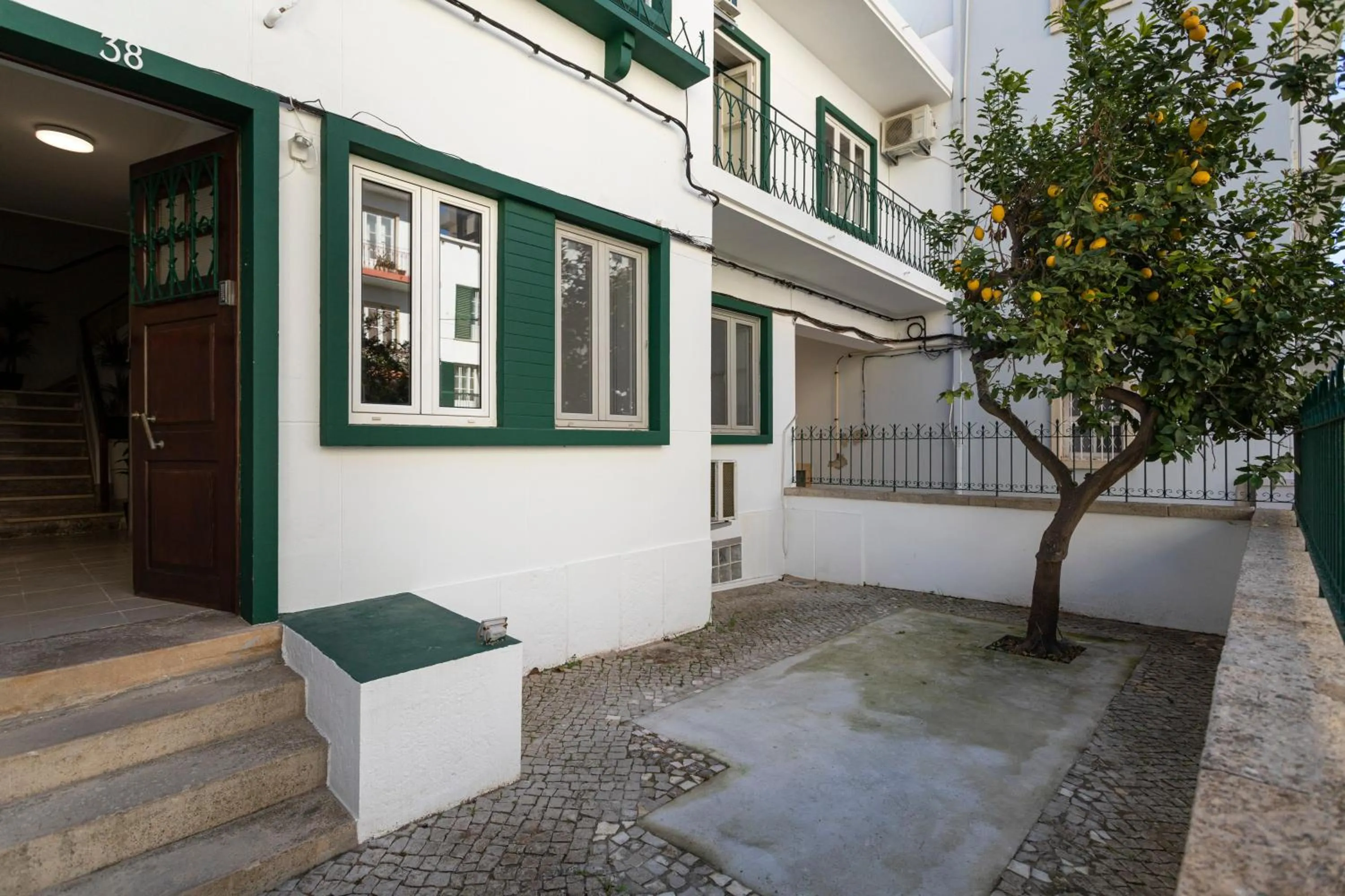 Property building in Lemon Hostel Faro