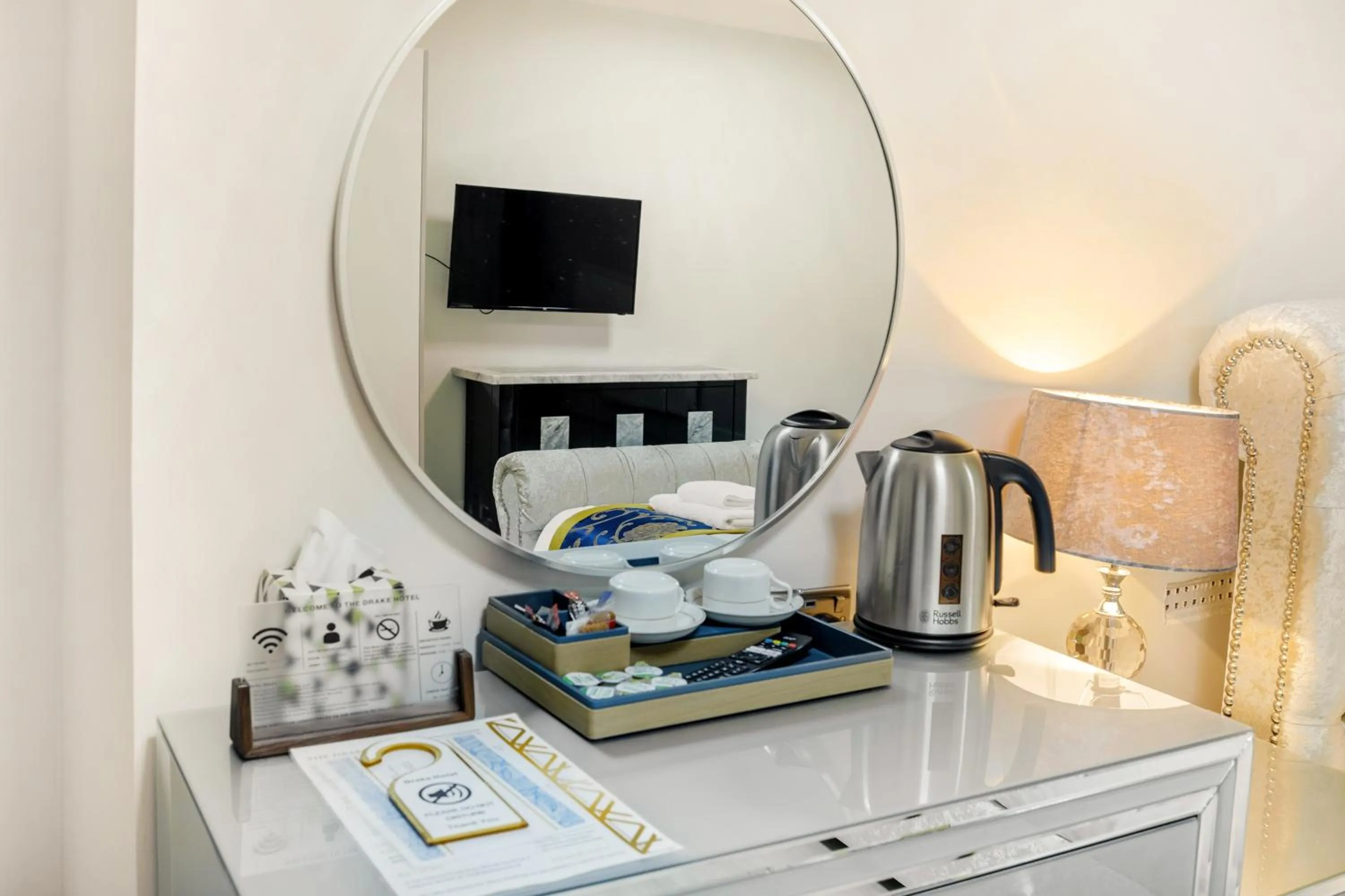 Coffee/tea facilities, Bed in Drake Hotel Plymouth