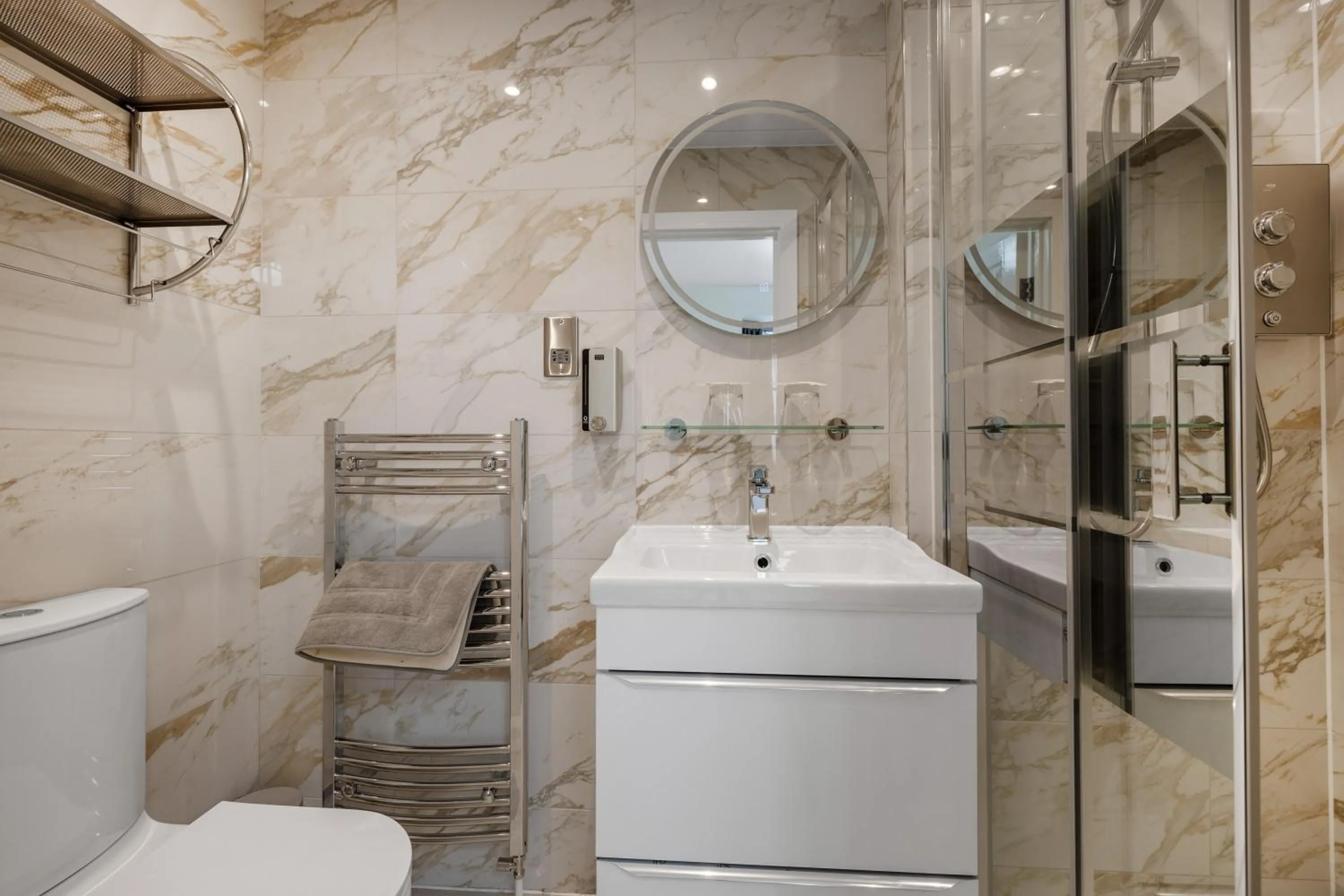 Bathroom in Drake Hotel Plymouth