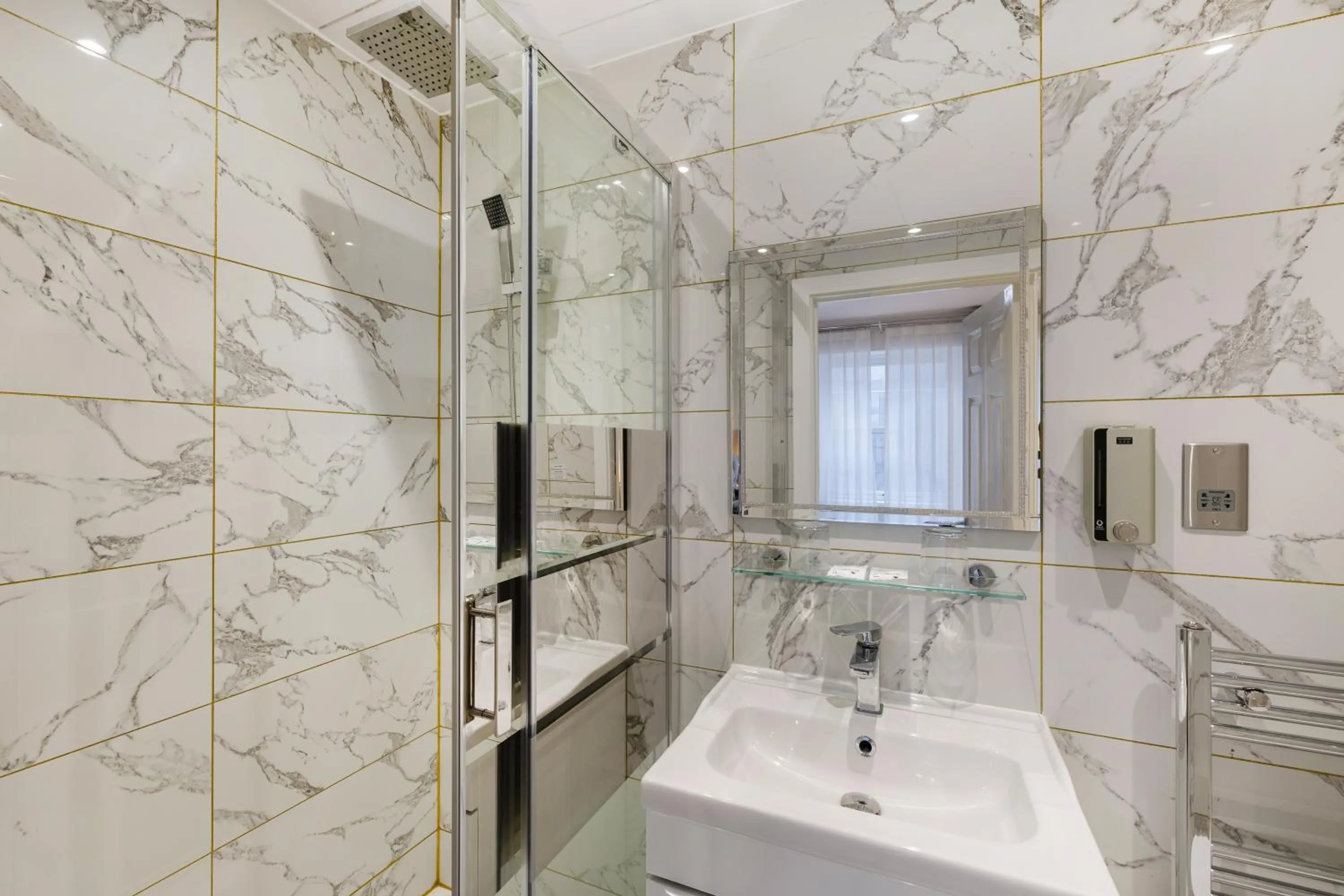 Shower in Drake Hotel Plymouth