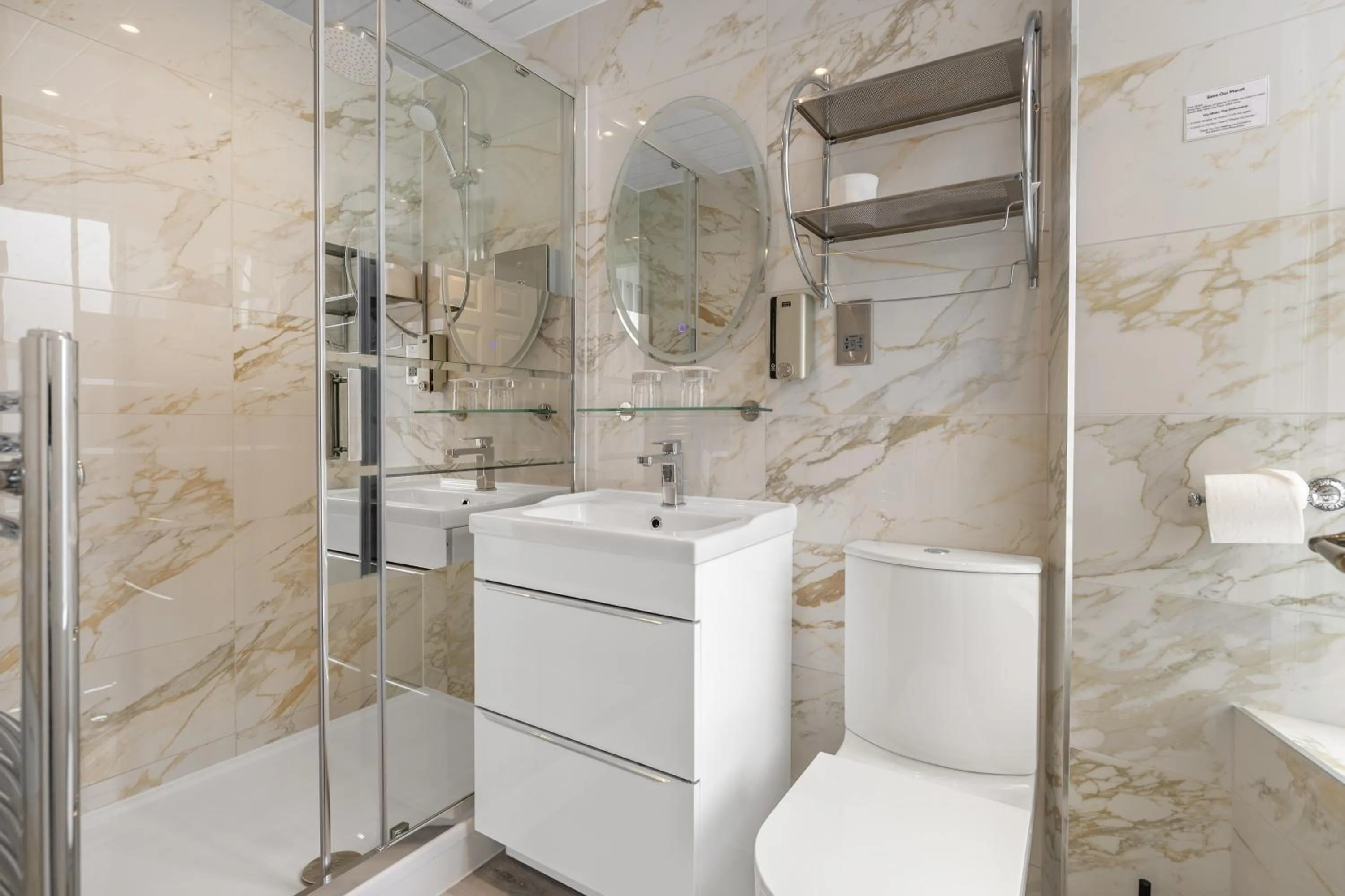 Bathroom in Drake Hotel Plymouth