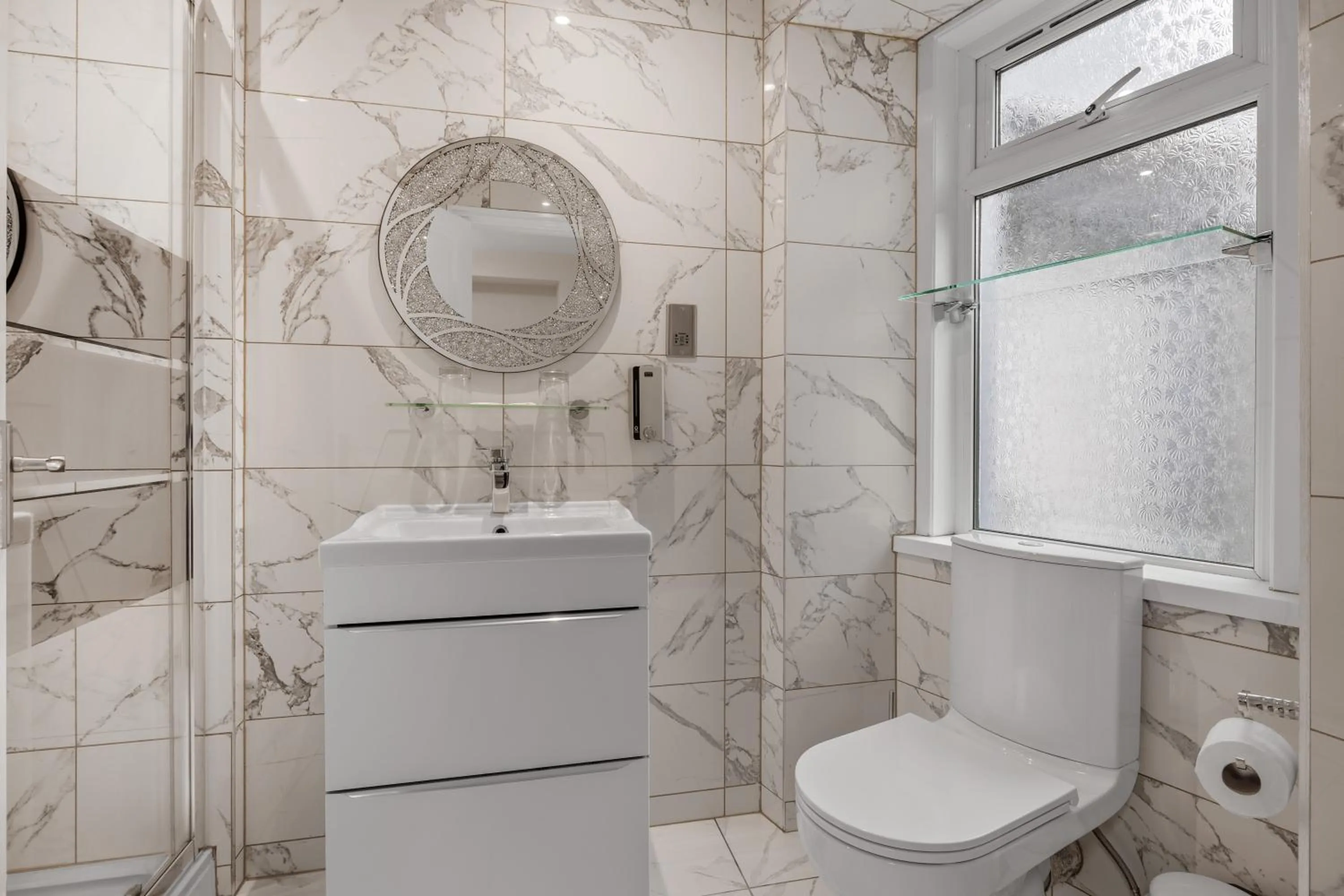 Bathroom in Drake Hotel Plymouth