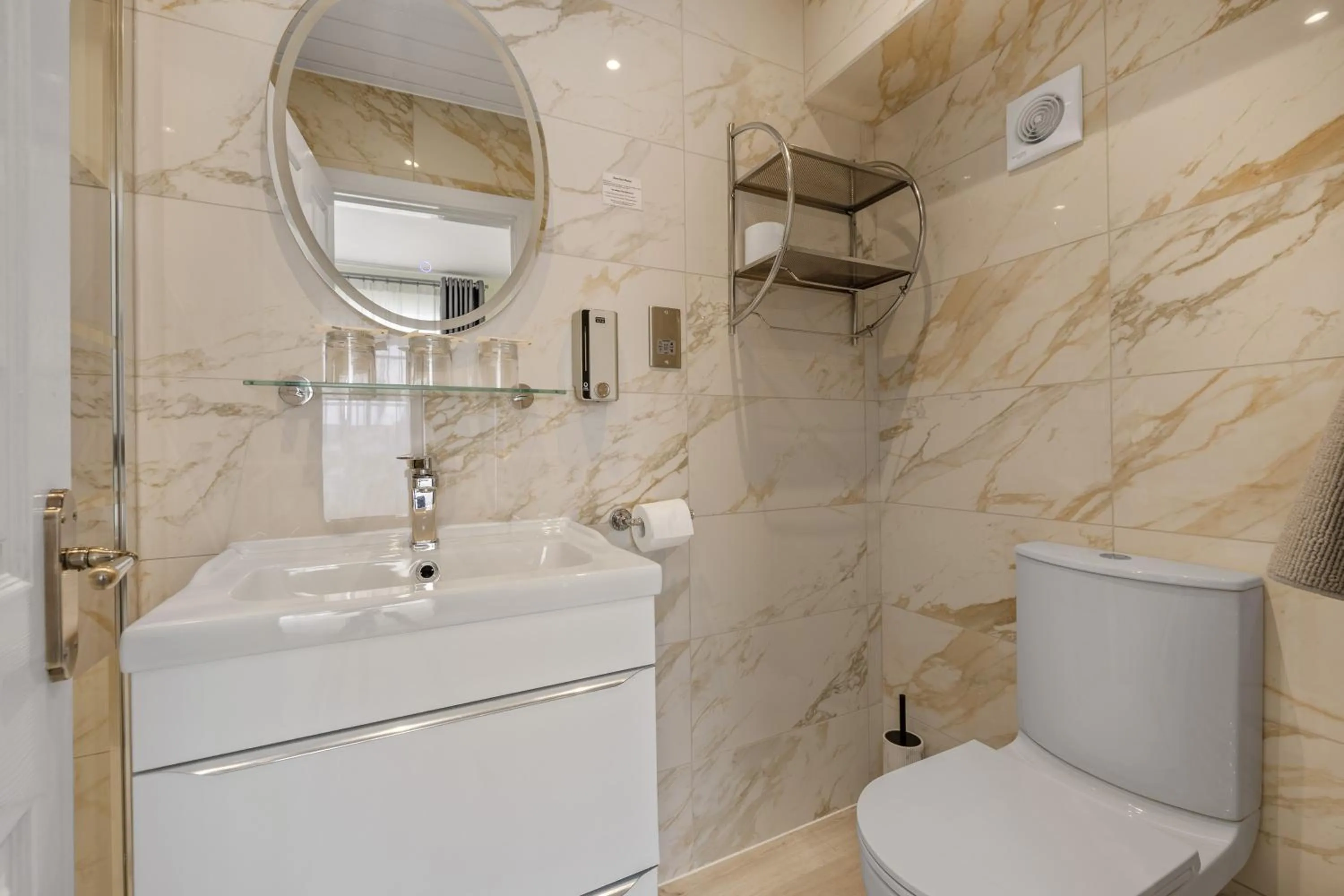 Bathroom in Drake Hotel Plymouth