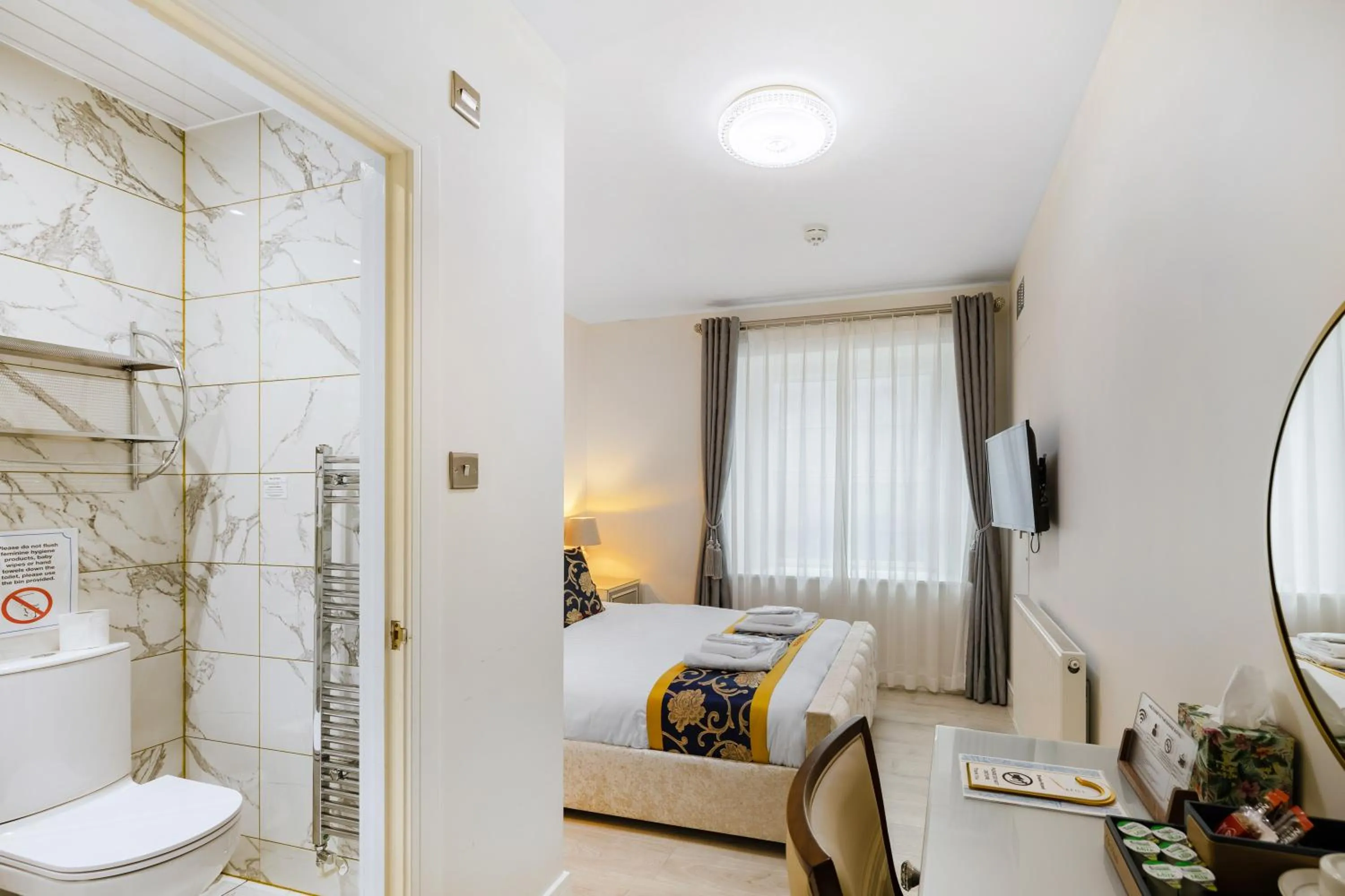 Bedroom in Drake Hotel Plymouth