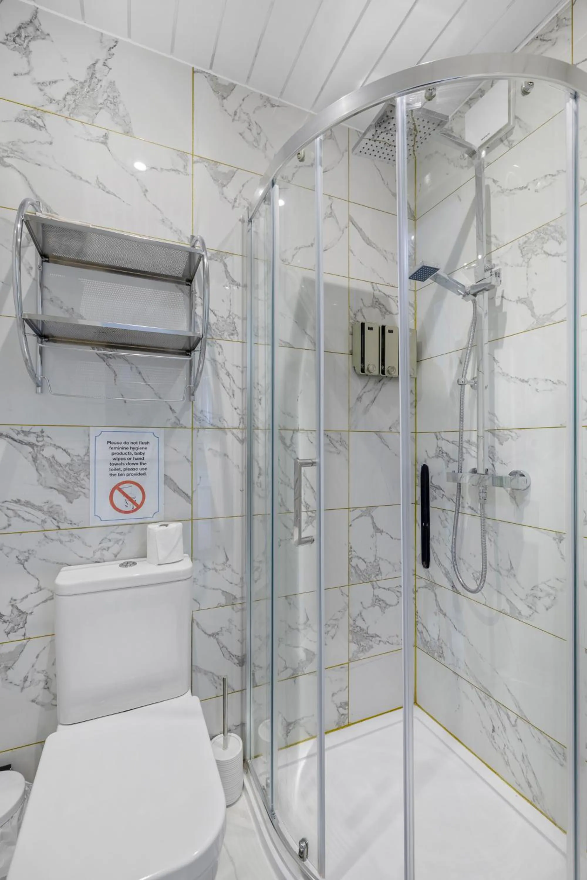 Bathroom in Drake Hotel Plymouth