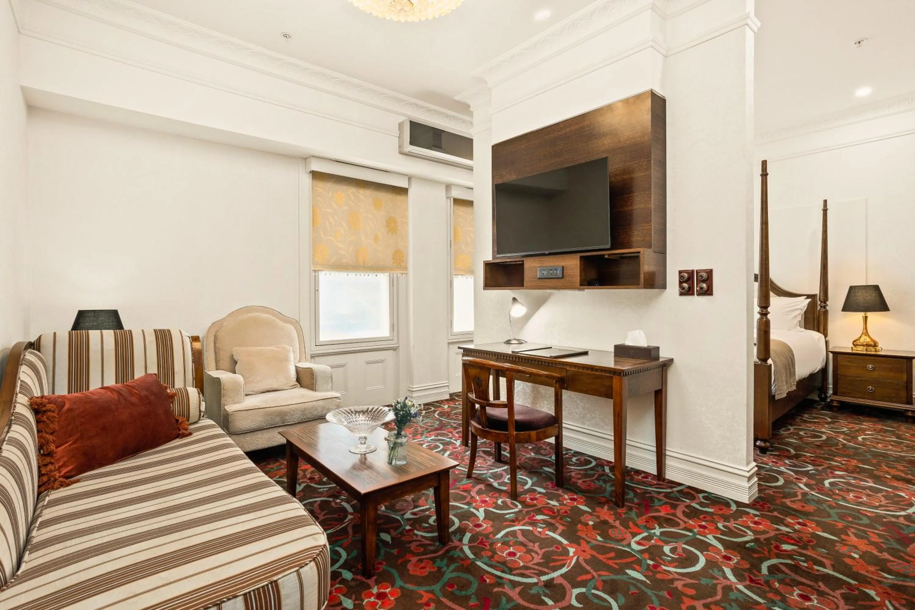 TV and multimedia in The Terrace Hotel