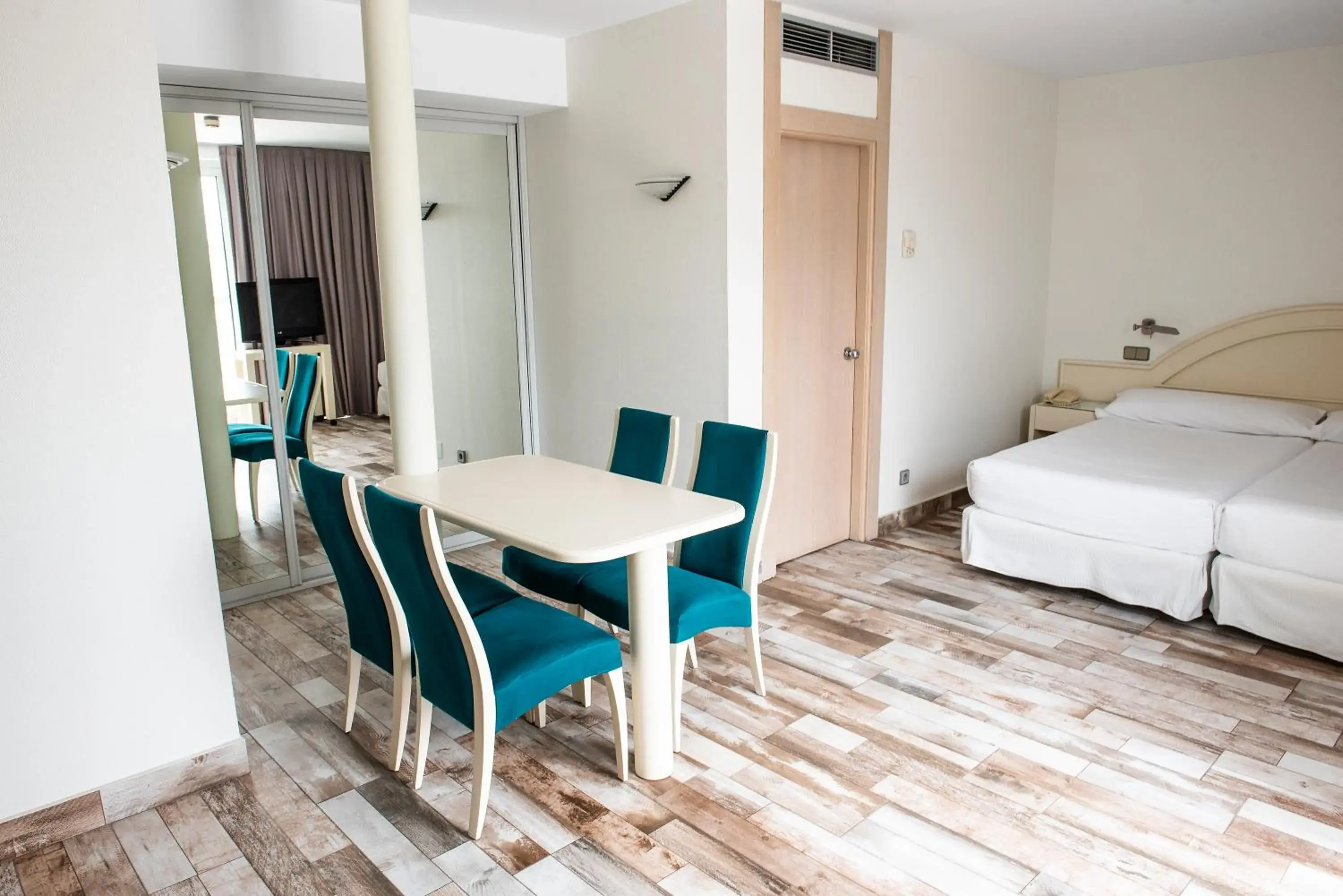 Photo of the whole room, Bed in Hotel Palacio del Mar Photo of the whole room, Bed in Hotel Palacio del Mar