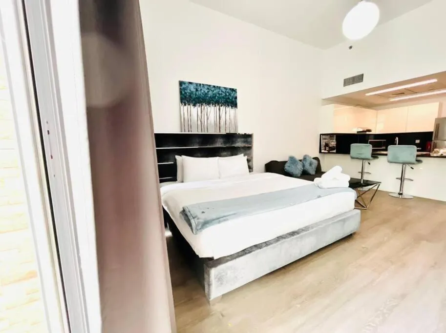 Bedroom, Bed in ModernLux - Lovely Studio Apartment in JVT next to Park