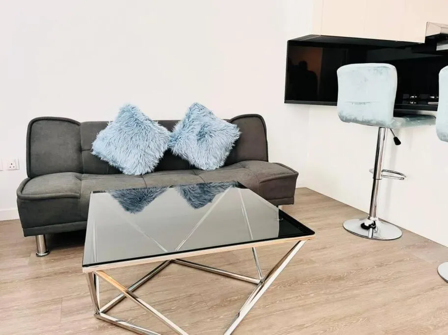 Seating area in ModernLux - Lovely Studio Apartment in JVT next to Park