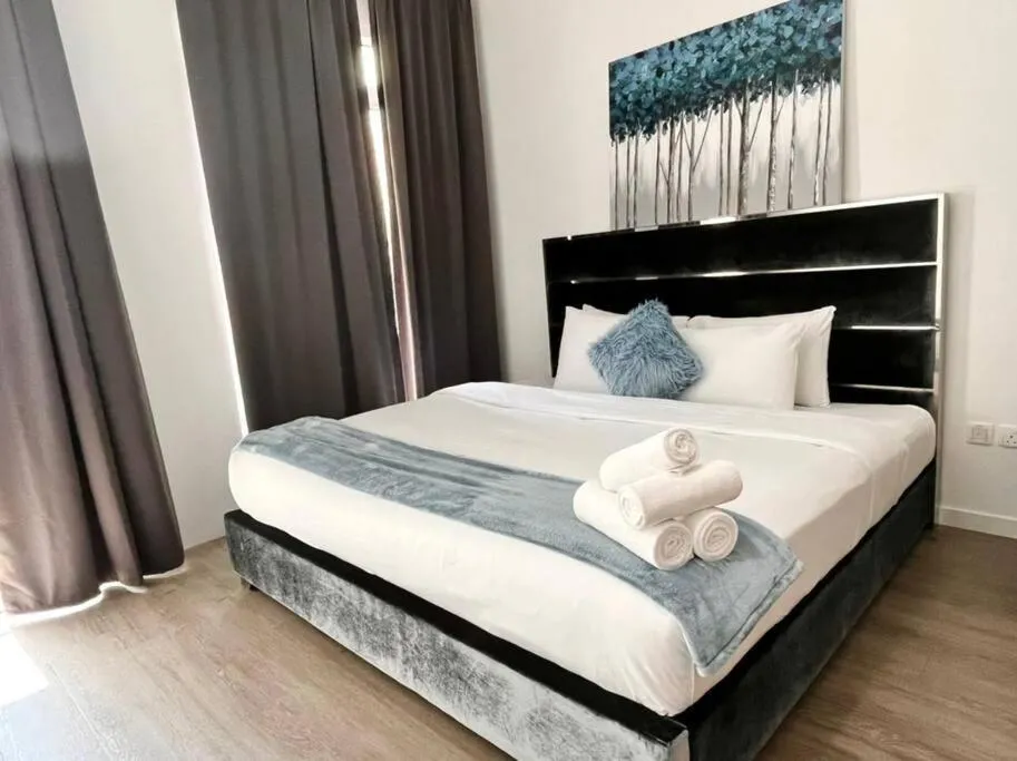 Bed in ModernLux - Lovely Studio Apartment in JVT next to Park