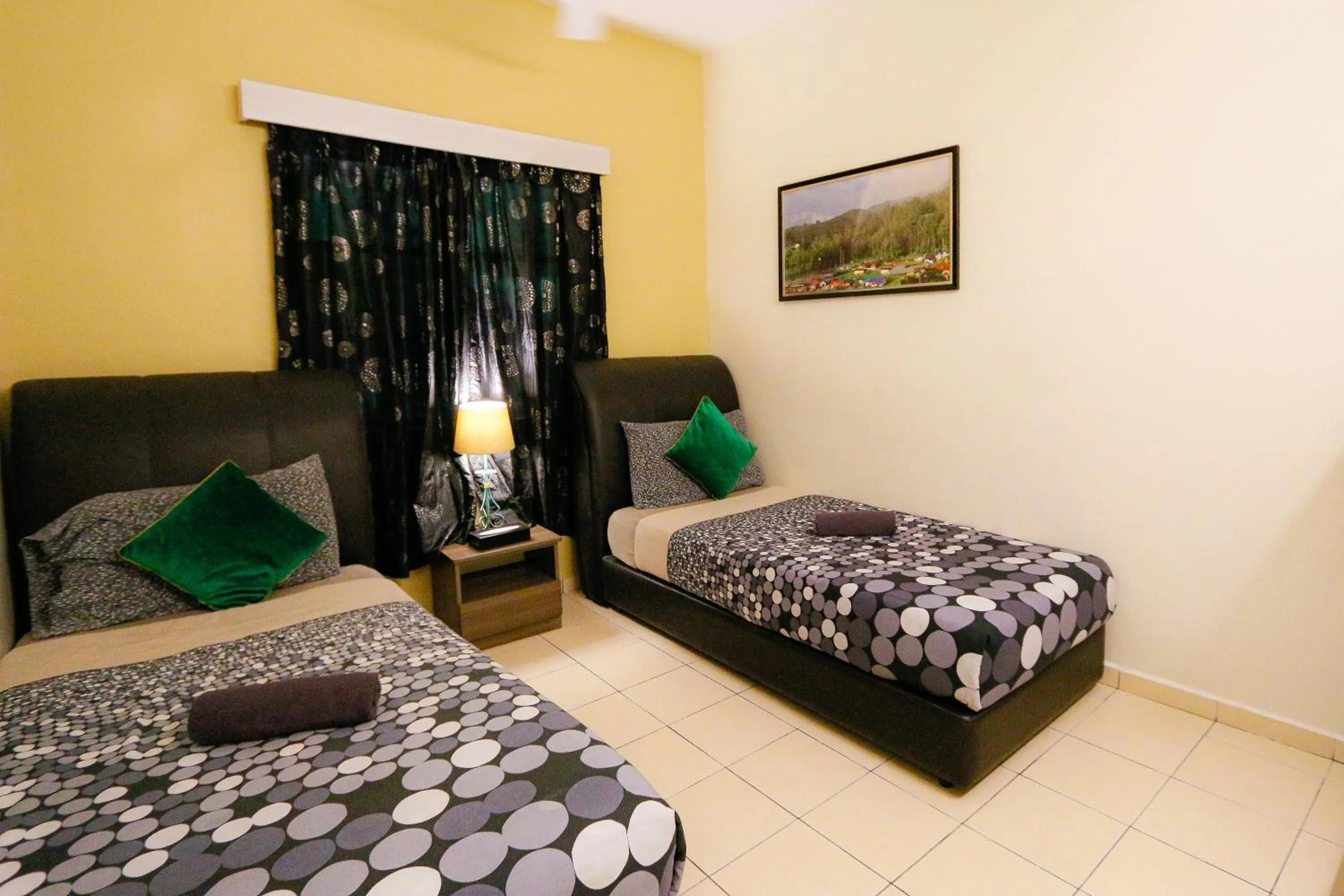 Bedroom, Bed in Golden Lodge