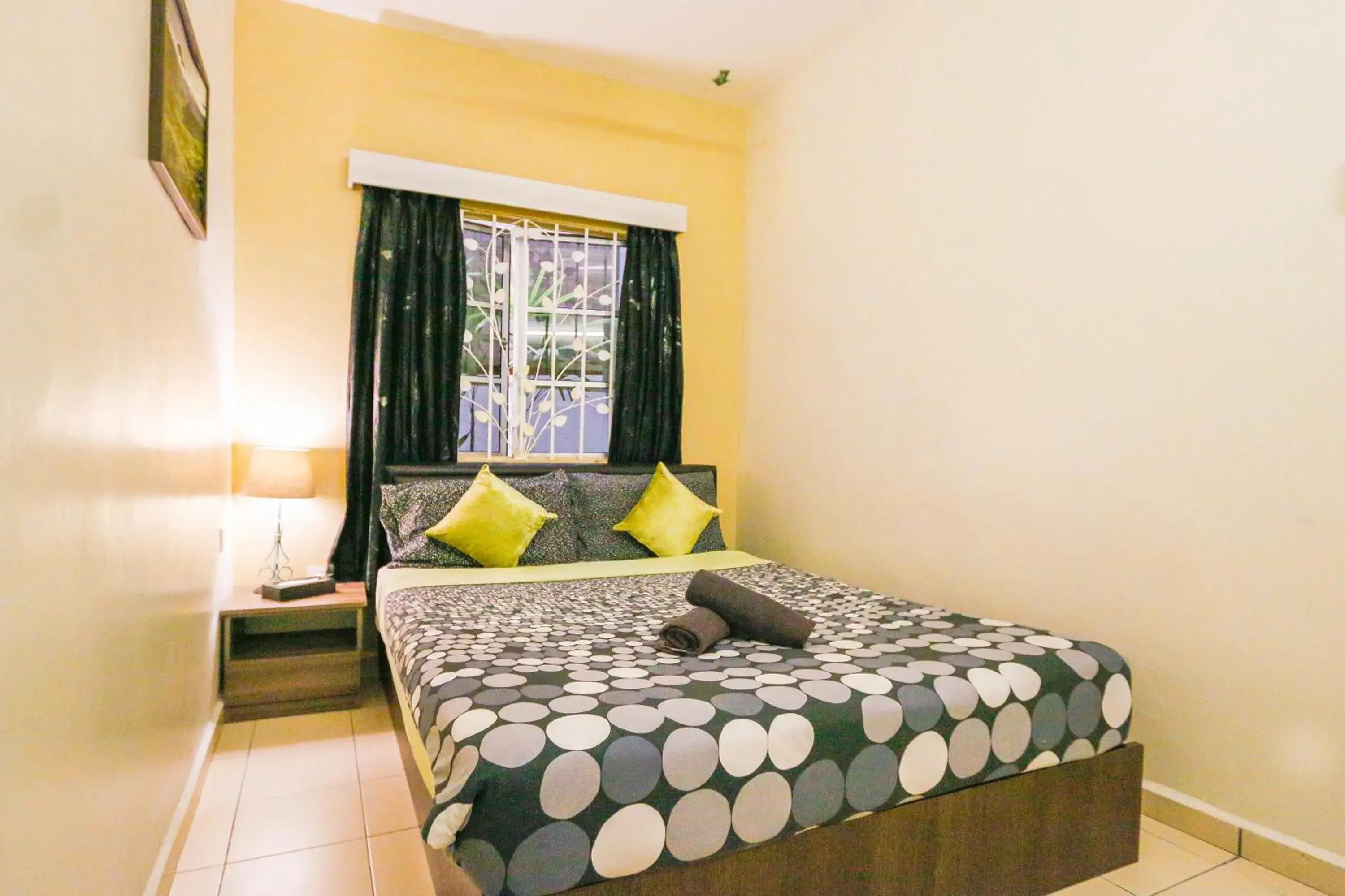 Economy Double Room in Golden Lodge Economy Double Room in Golden Lodge