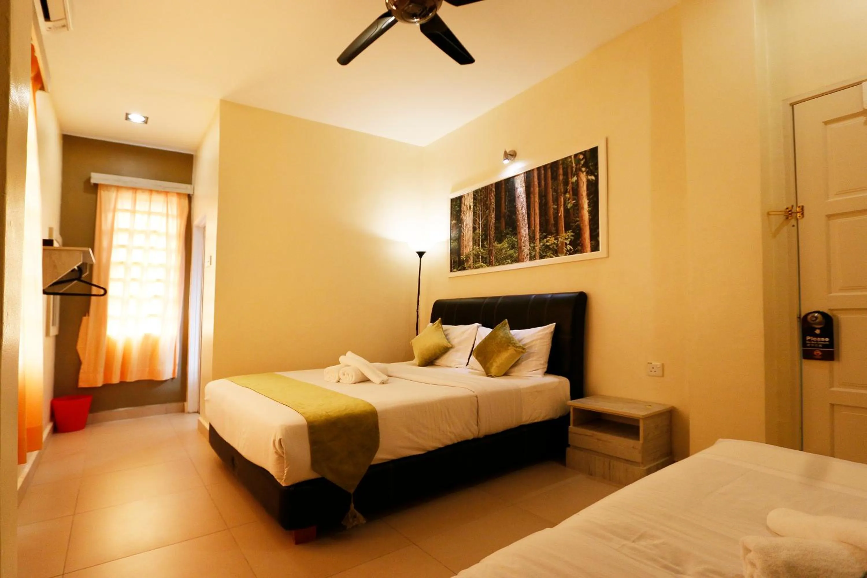 Bedroom, Bed in Golden Lodge