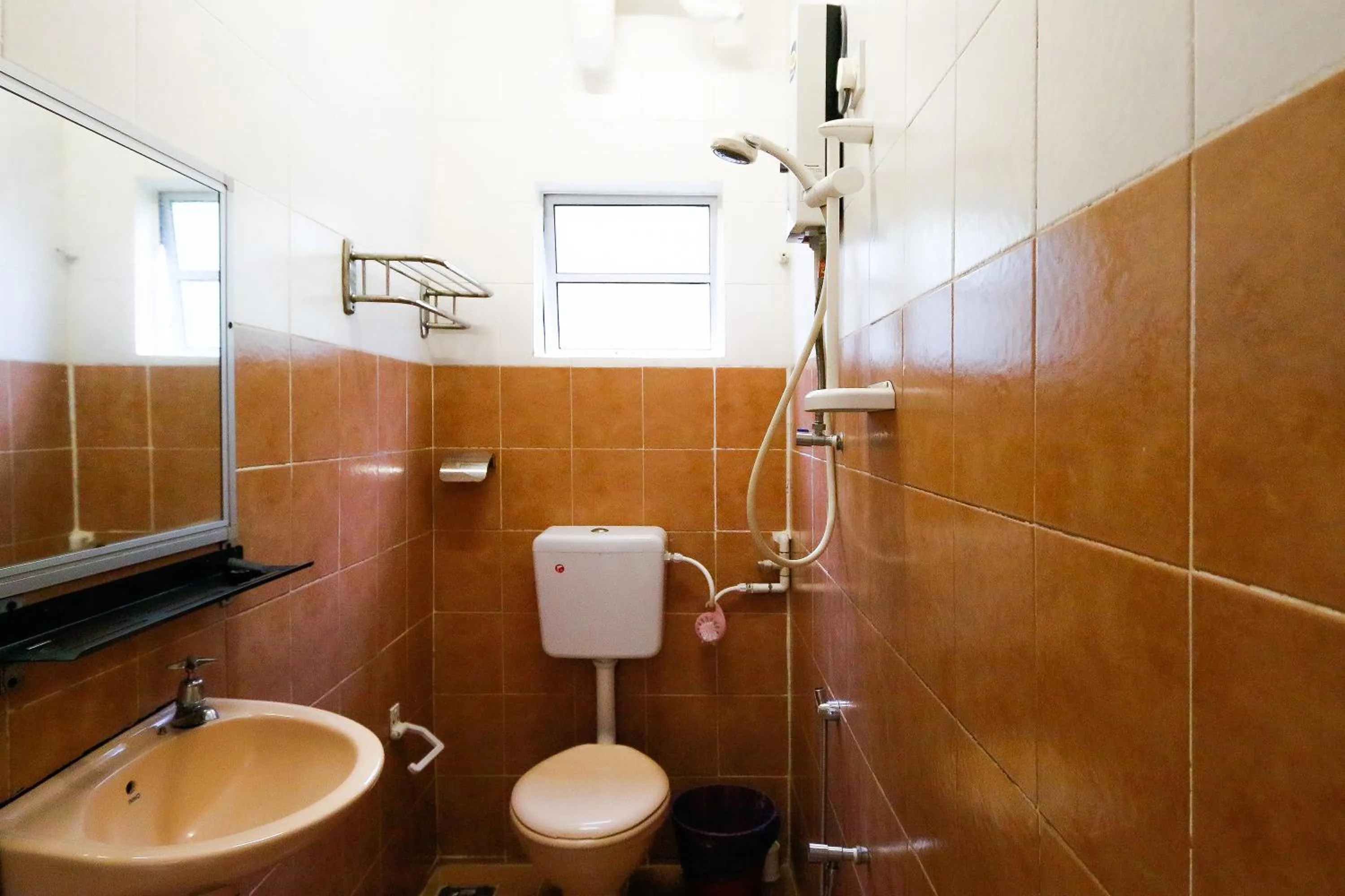 Bathroom in Golden Lodge