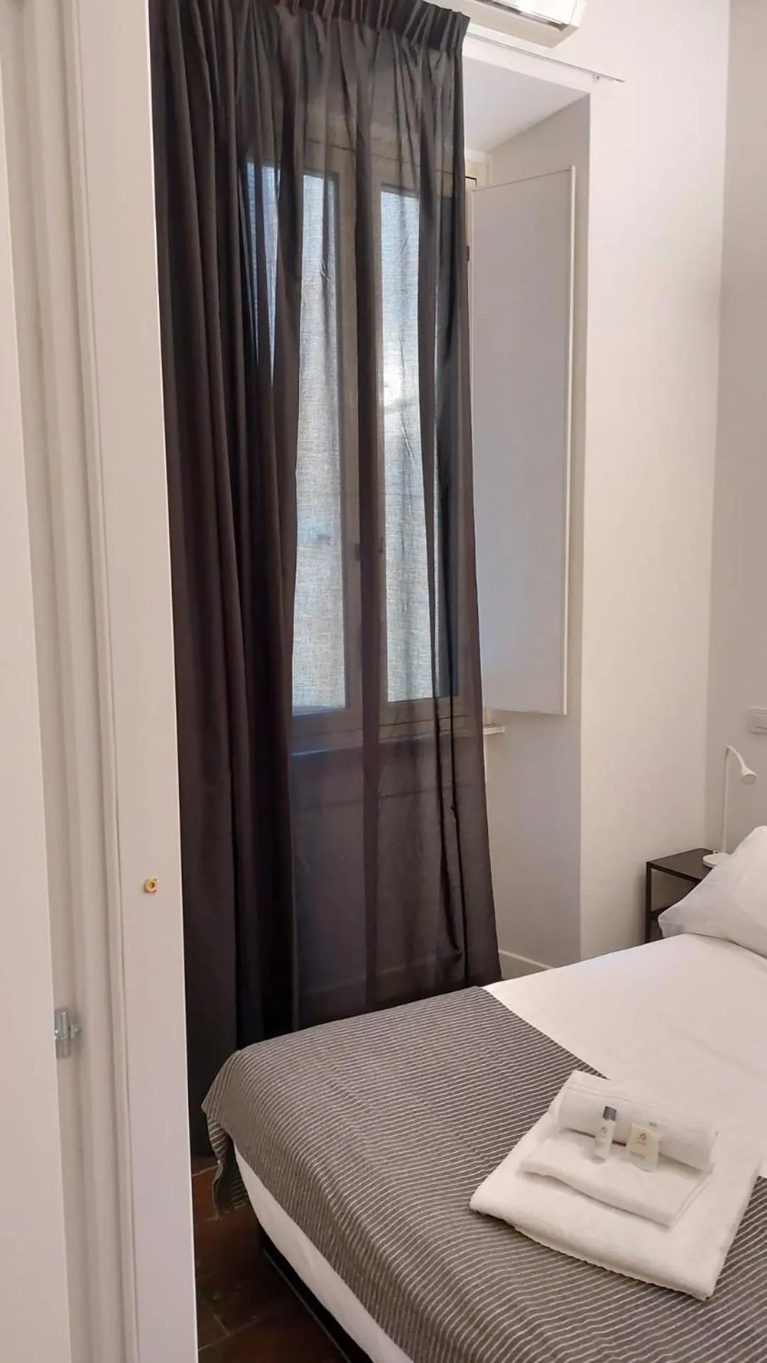 Bed in EasyInRome Navona
