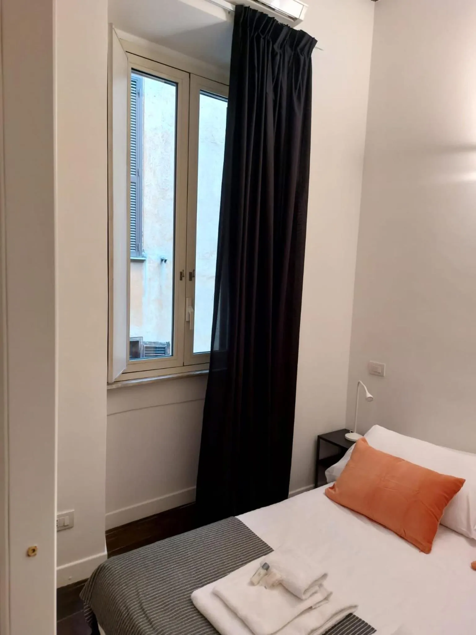 Bedroom, Bed in EasyInRome Navona