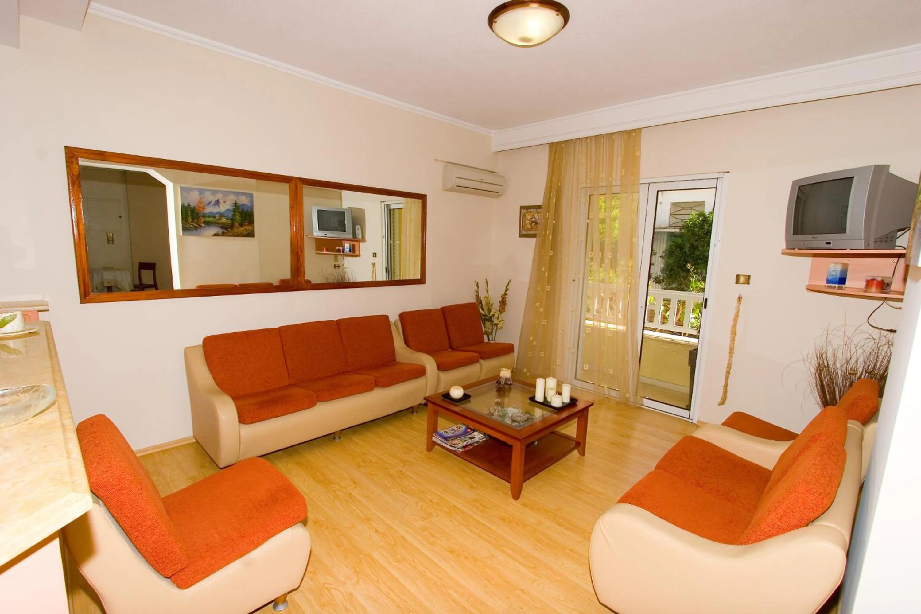 Communal lounge/ TV room in Miami Studios