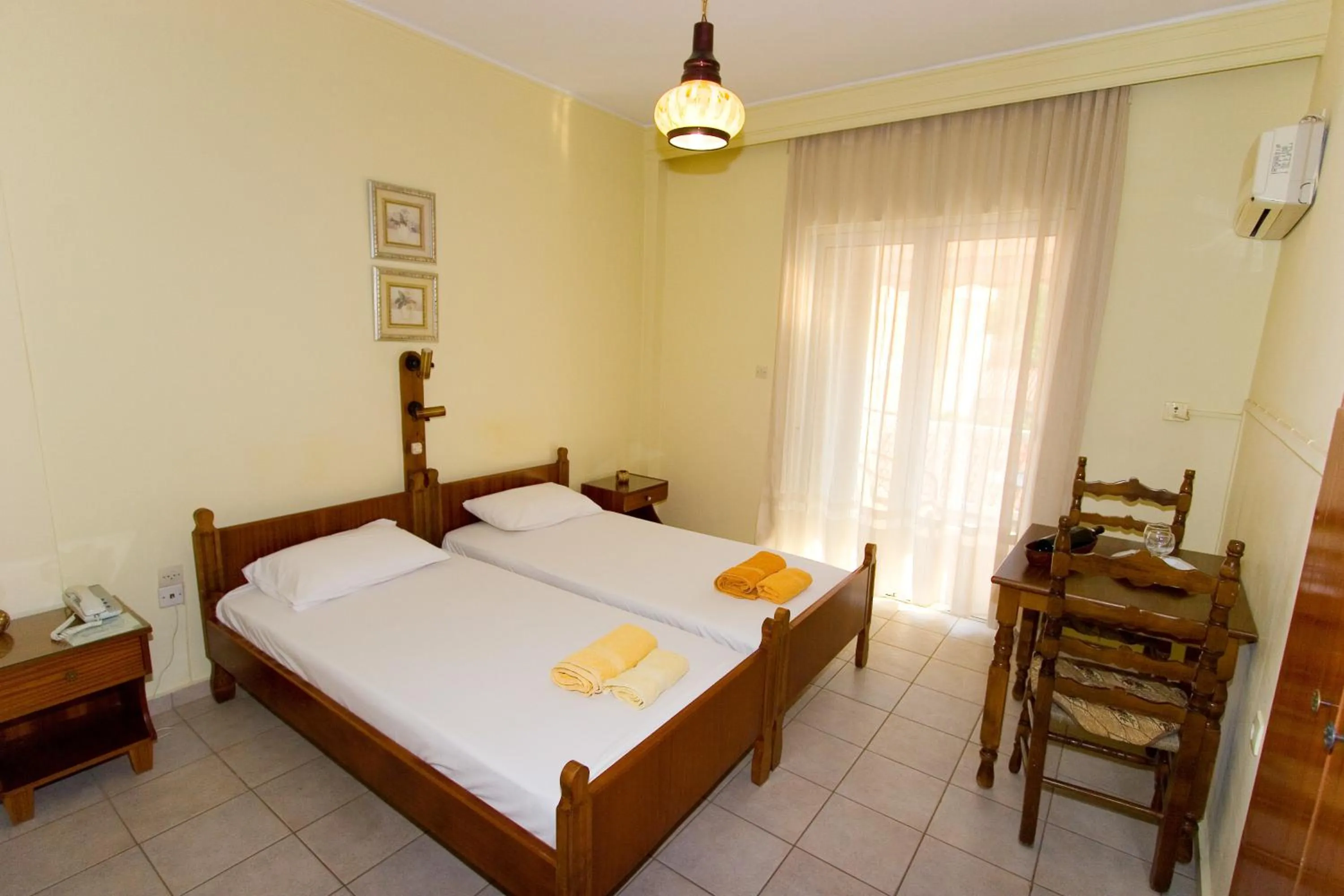 Bedroom, Bed in Miami Studios