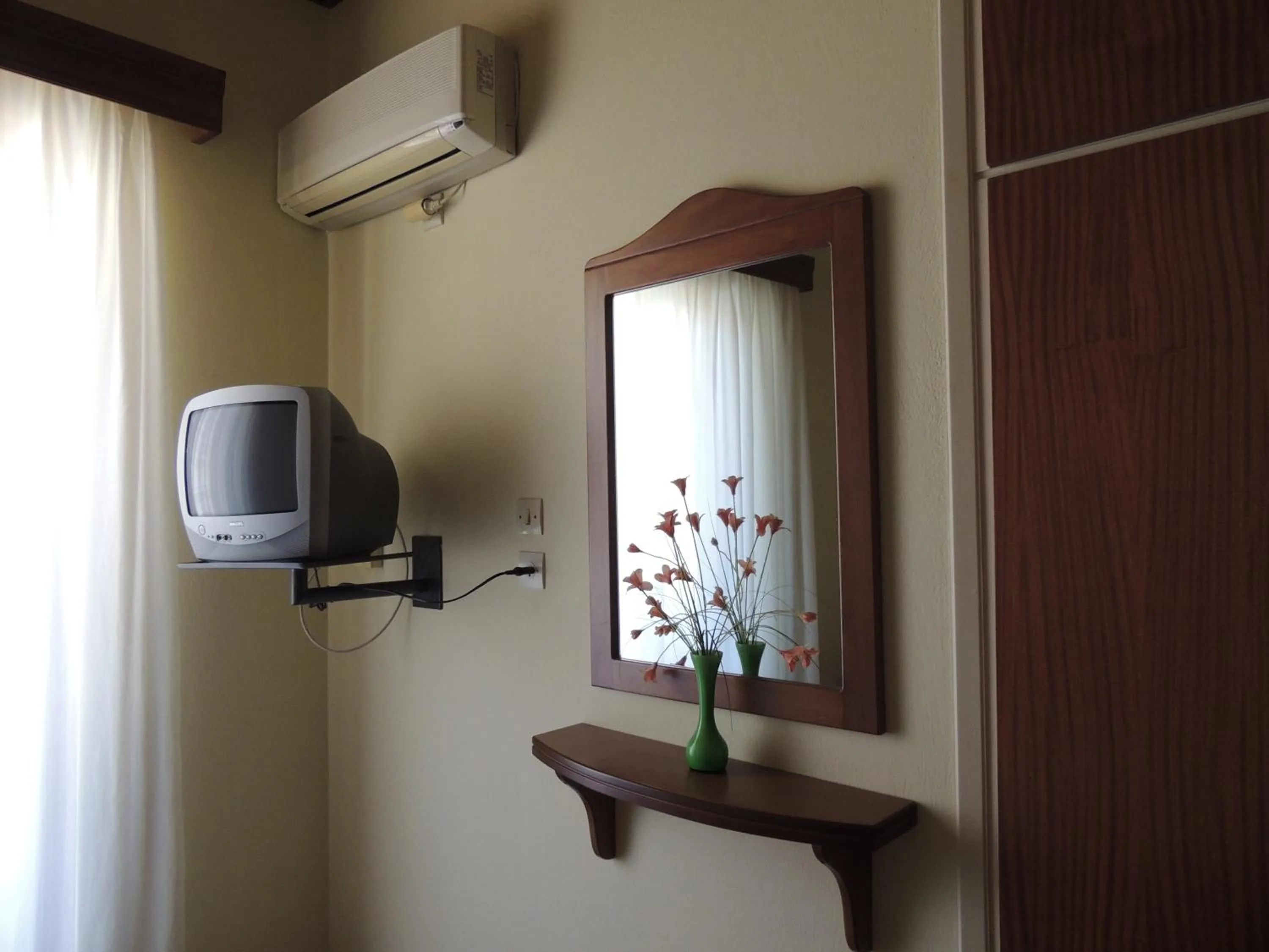 Photo of the whole room in Miami Studios