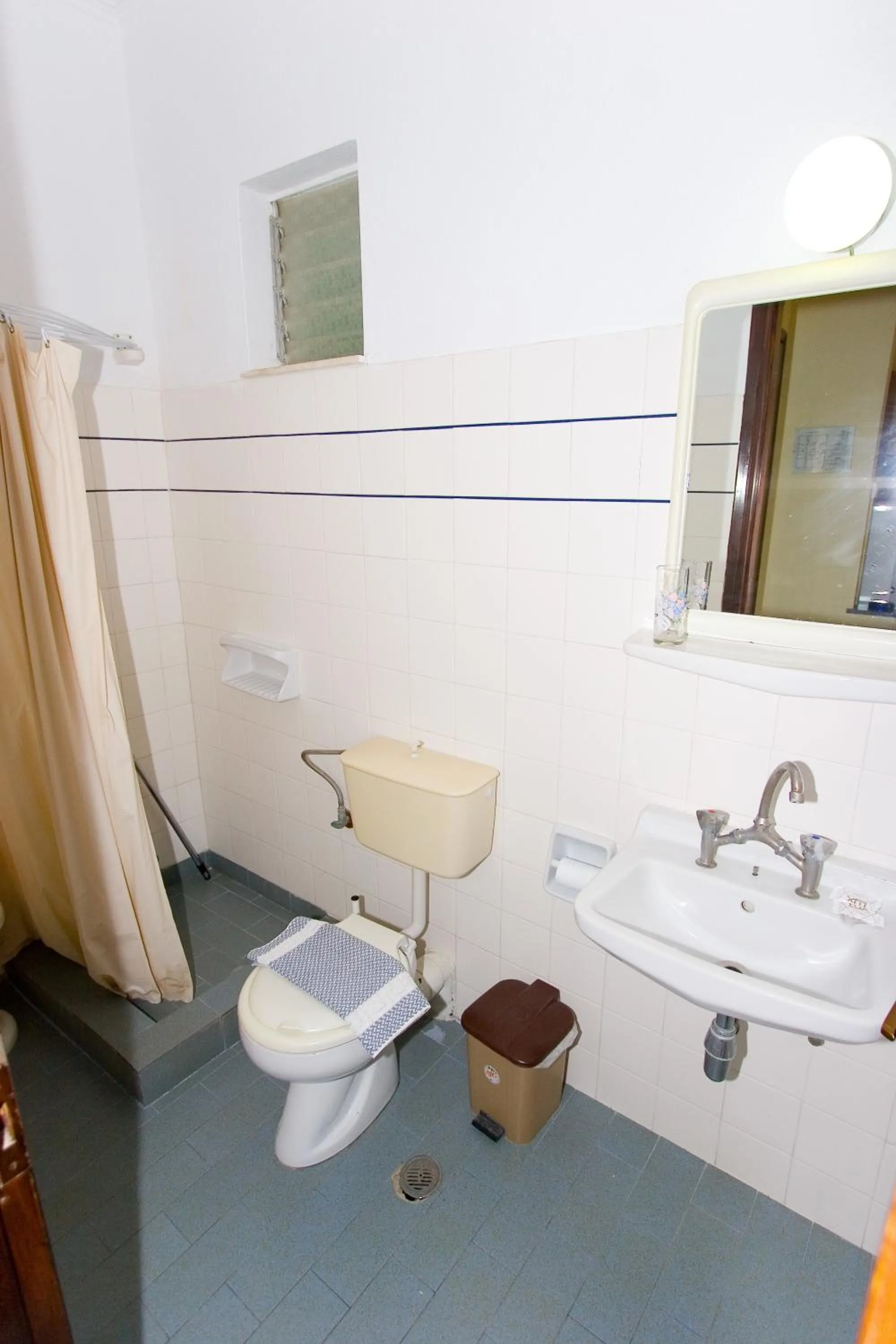 Shower in Miami Studios