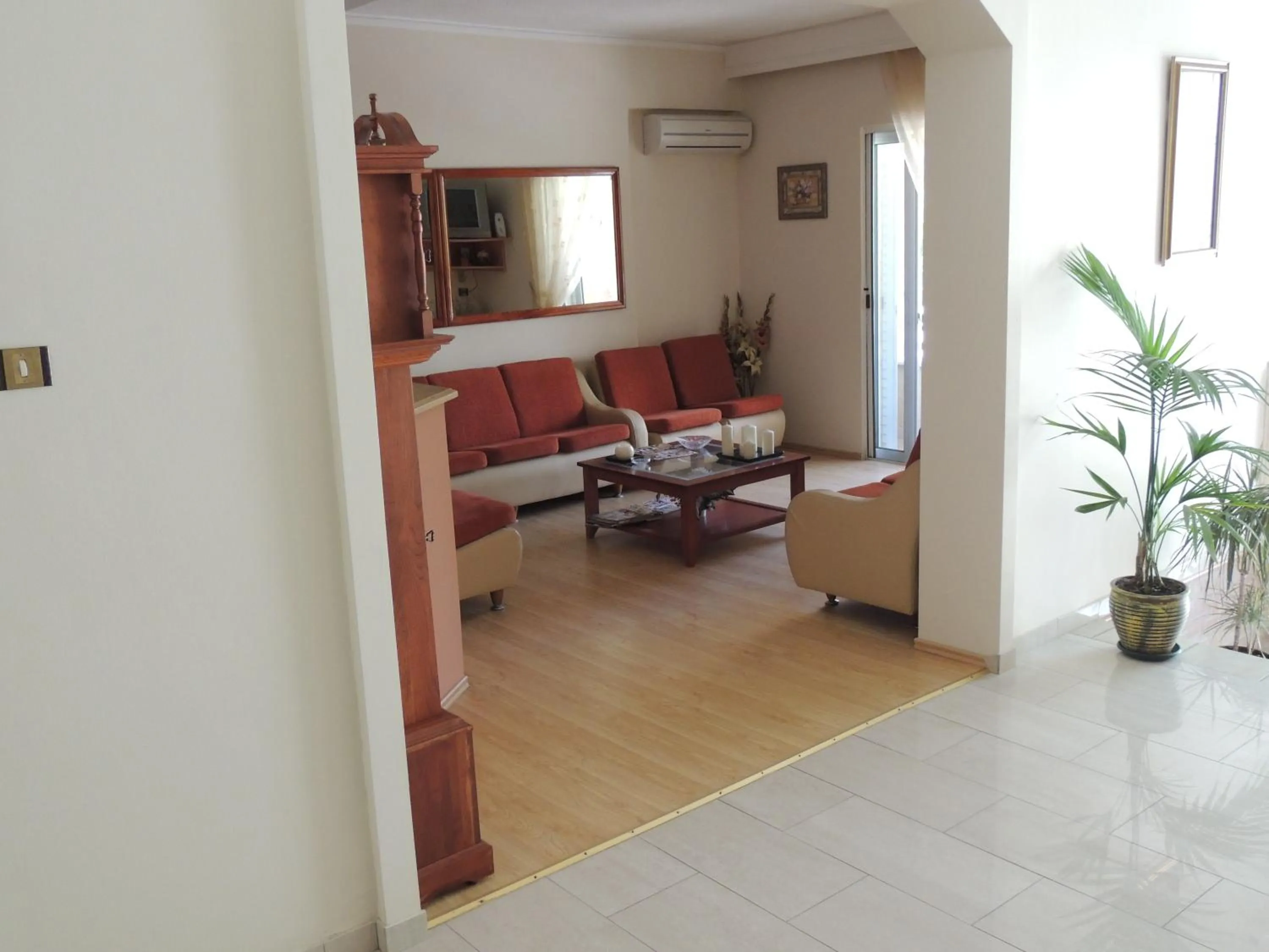 Communal lounge/ TV room in Miami Studios