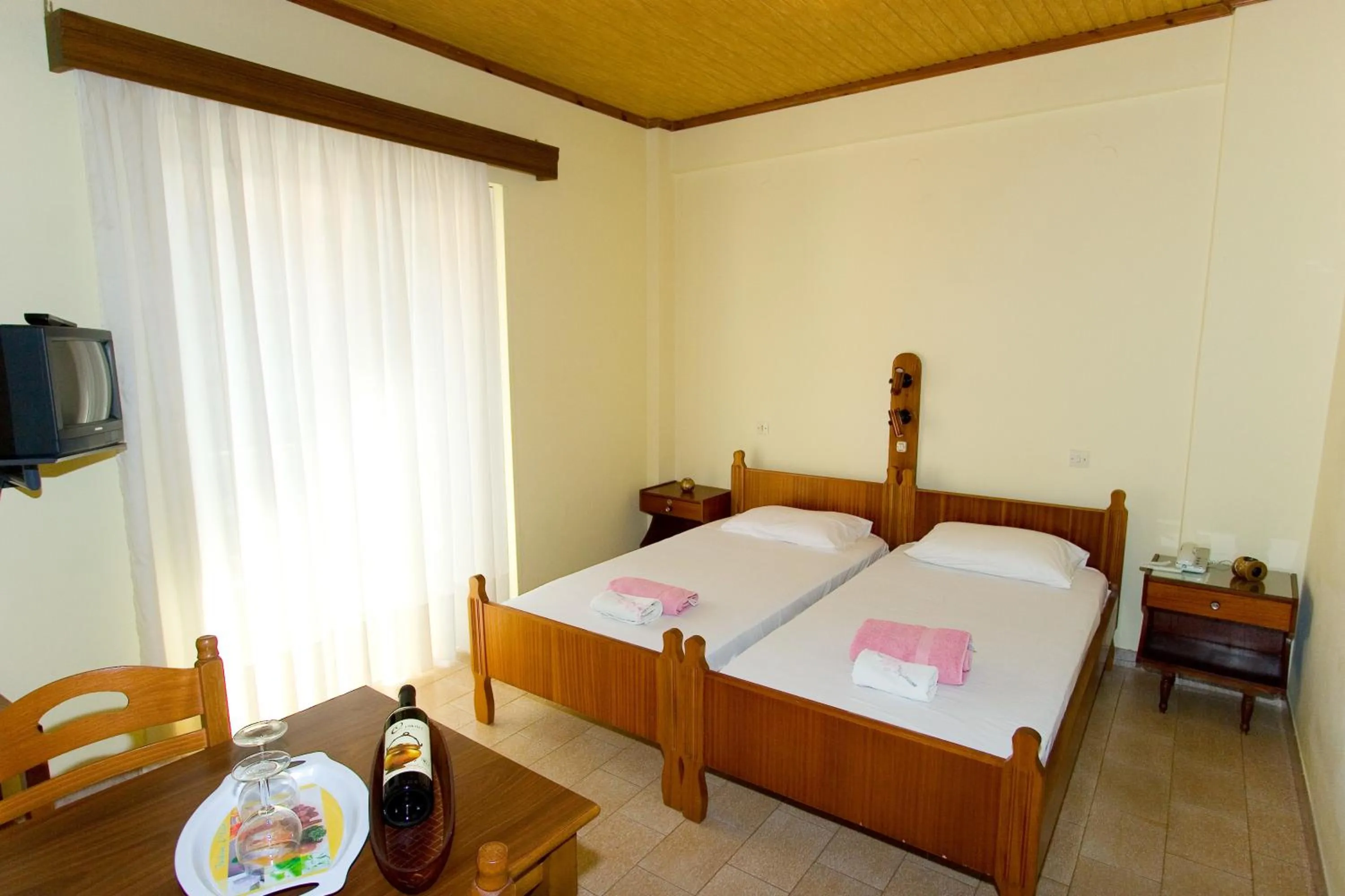 Bedroom, Bed in Miami Studios