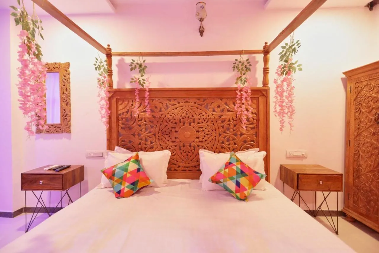 Bed in Neev Haweli
