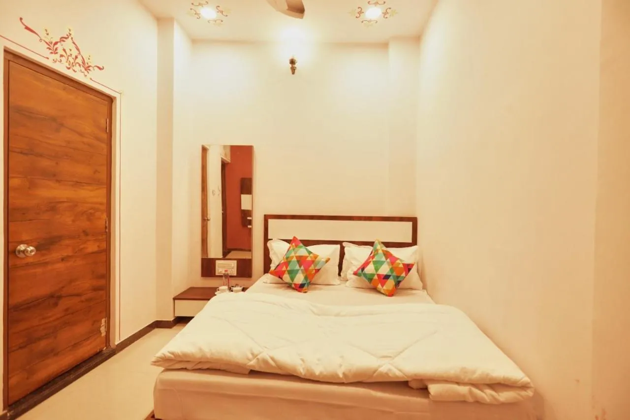 Bed in Neev Haweli