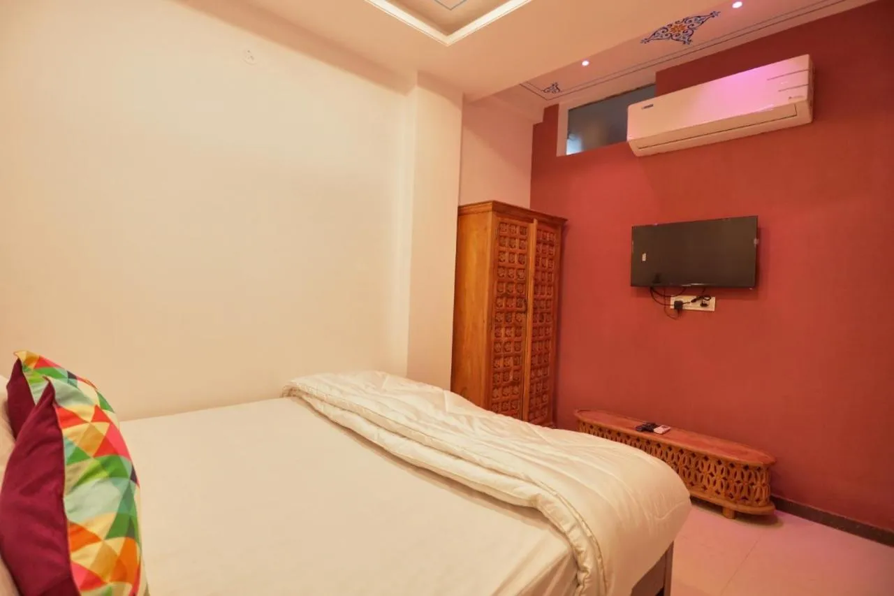 Bed in Neev Haweli