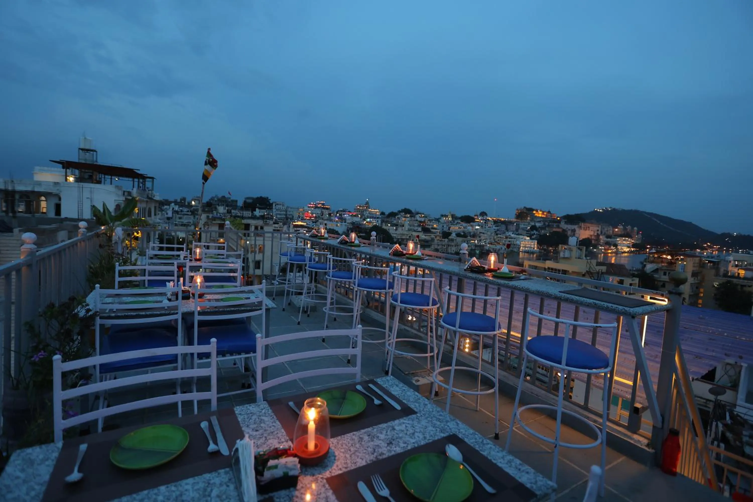 Restaurant/places to eat in Neev Haweli