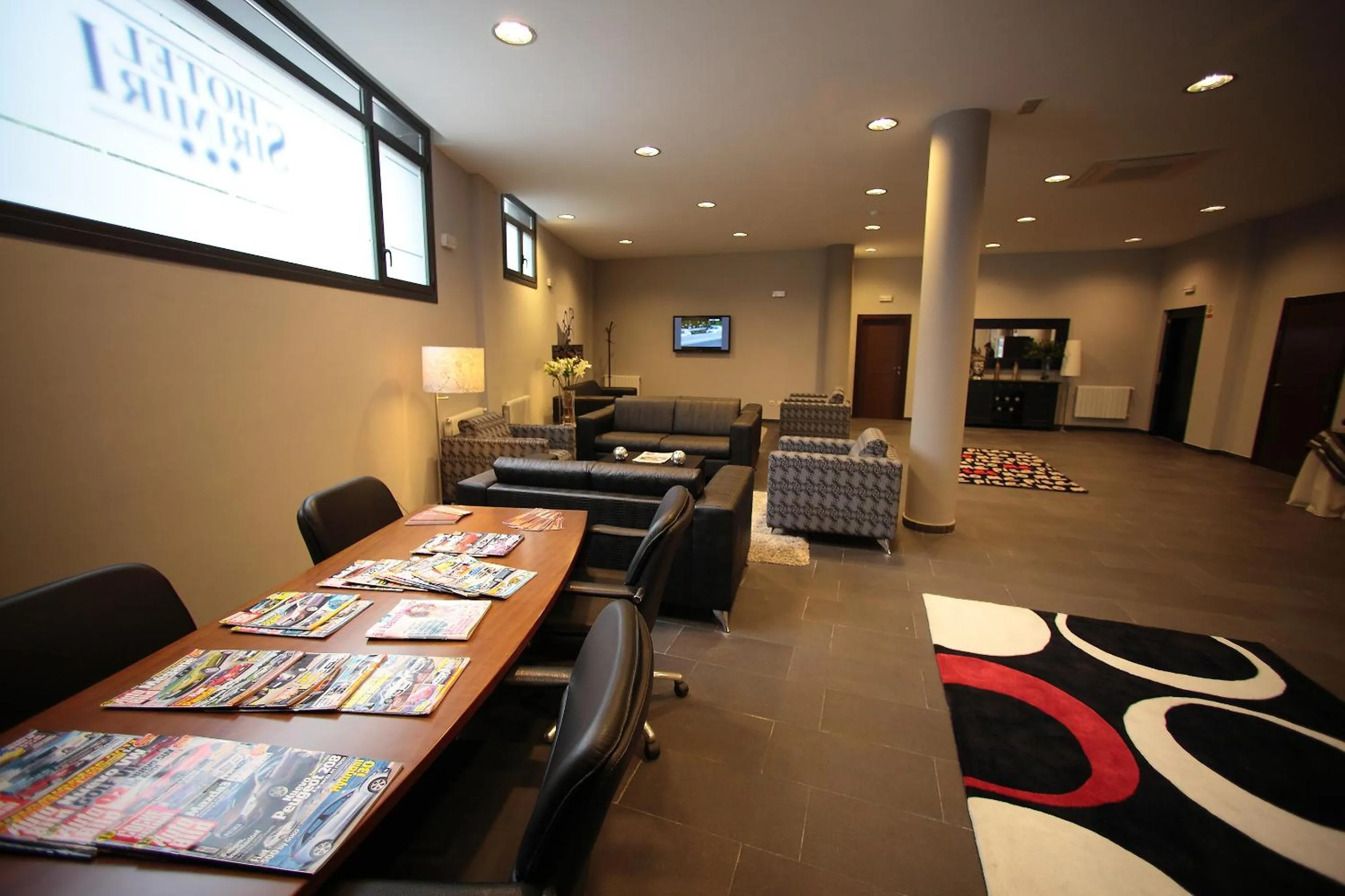 Communal lounge/ TV room in Hotel Silken Sirimiri