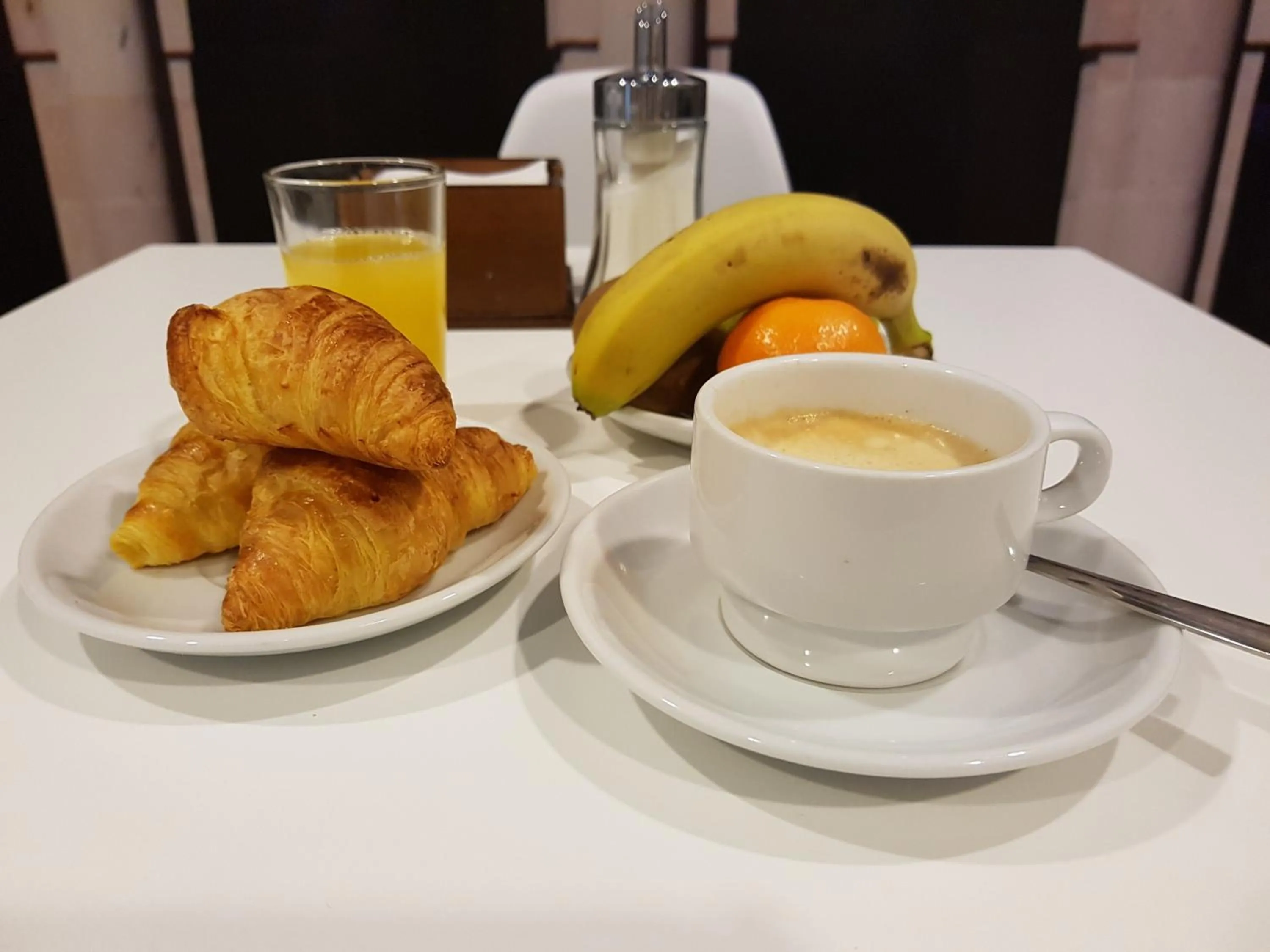 Buffet breakfast in Hotel Silken Sirimiri