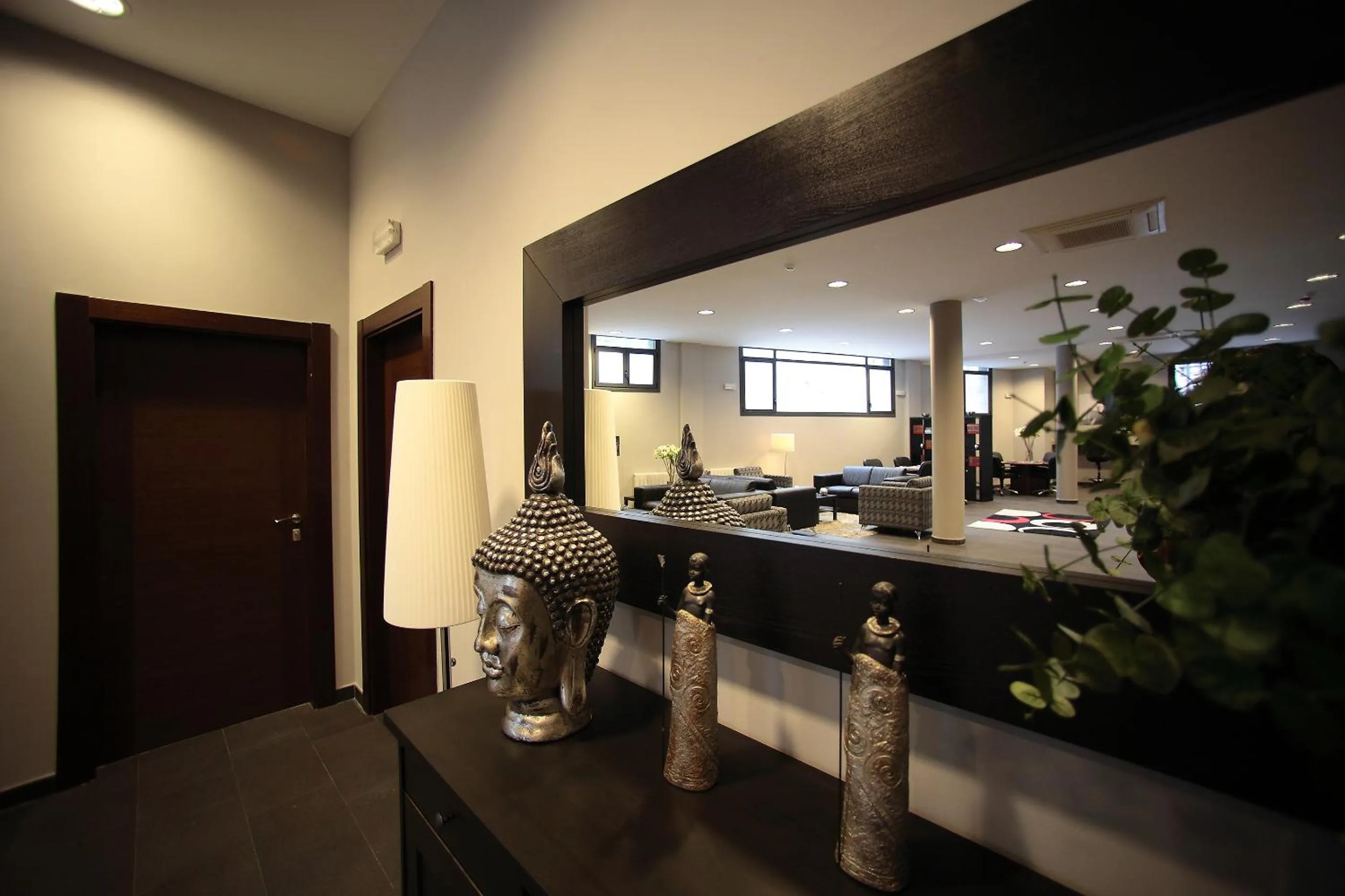 Communal lounge/ TV room in Hotel Silken Sirimiri