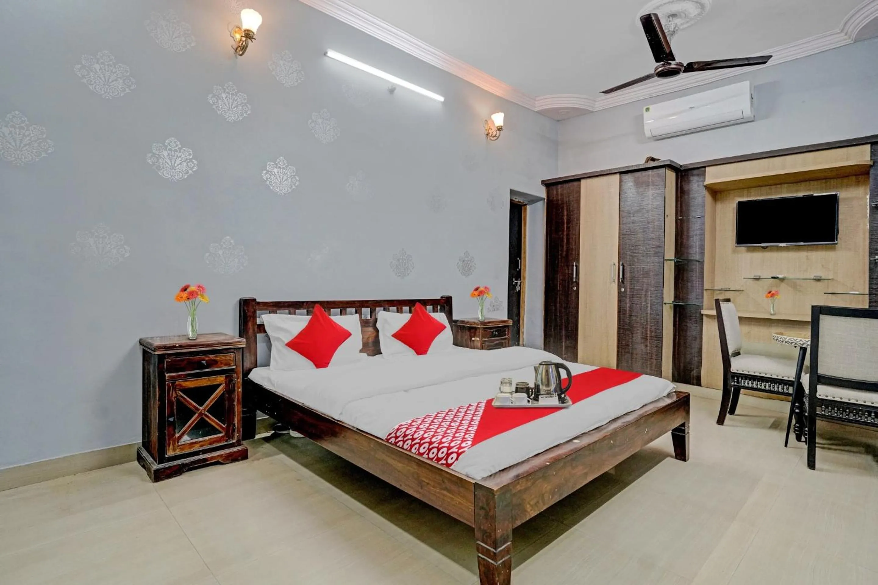 Bedroom in Hotel O BlackBull