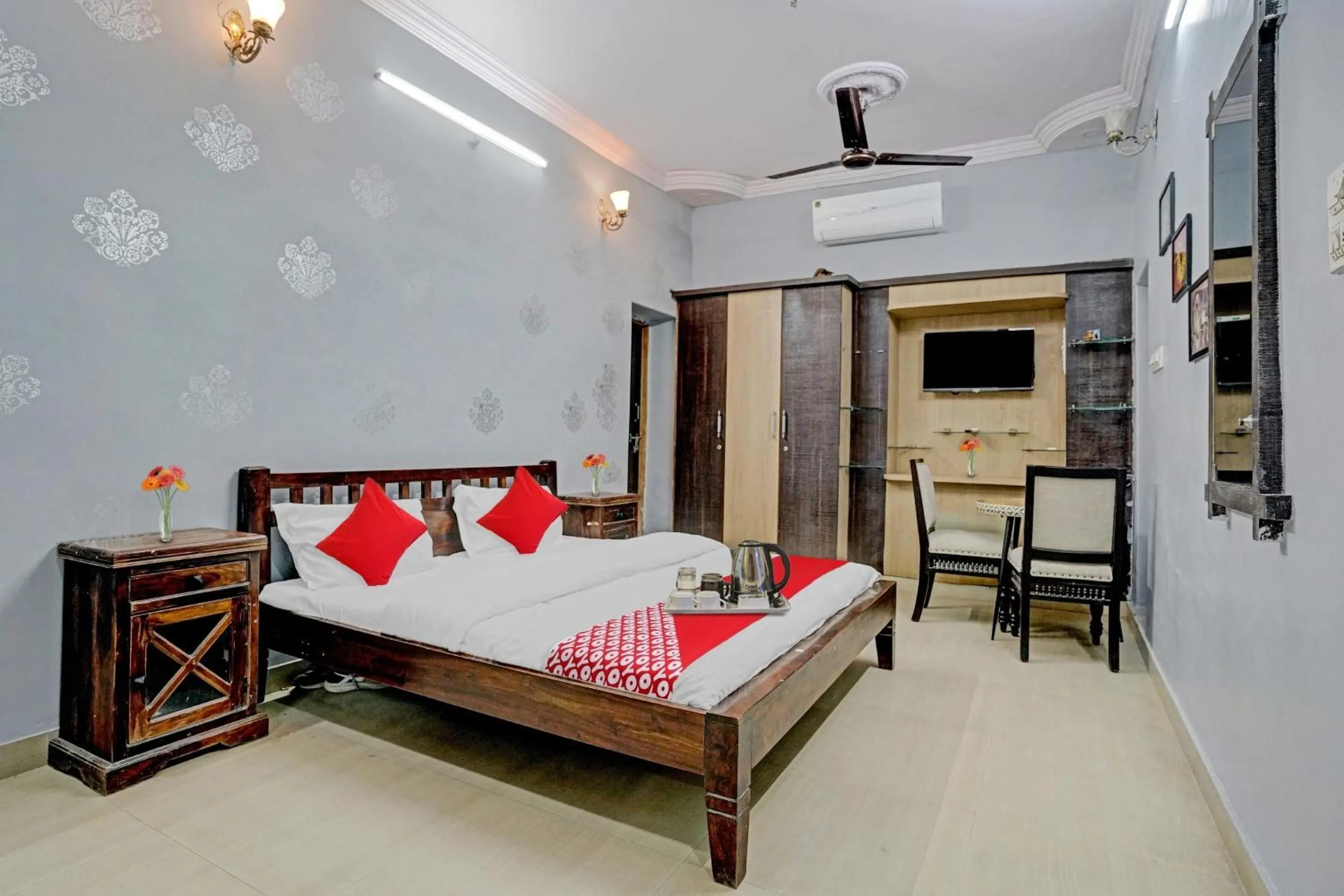 Bedroom in Hotel O BlackBull