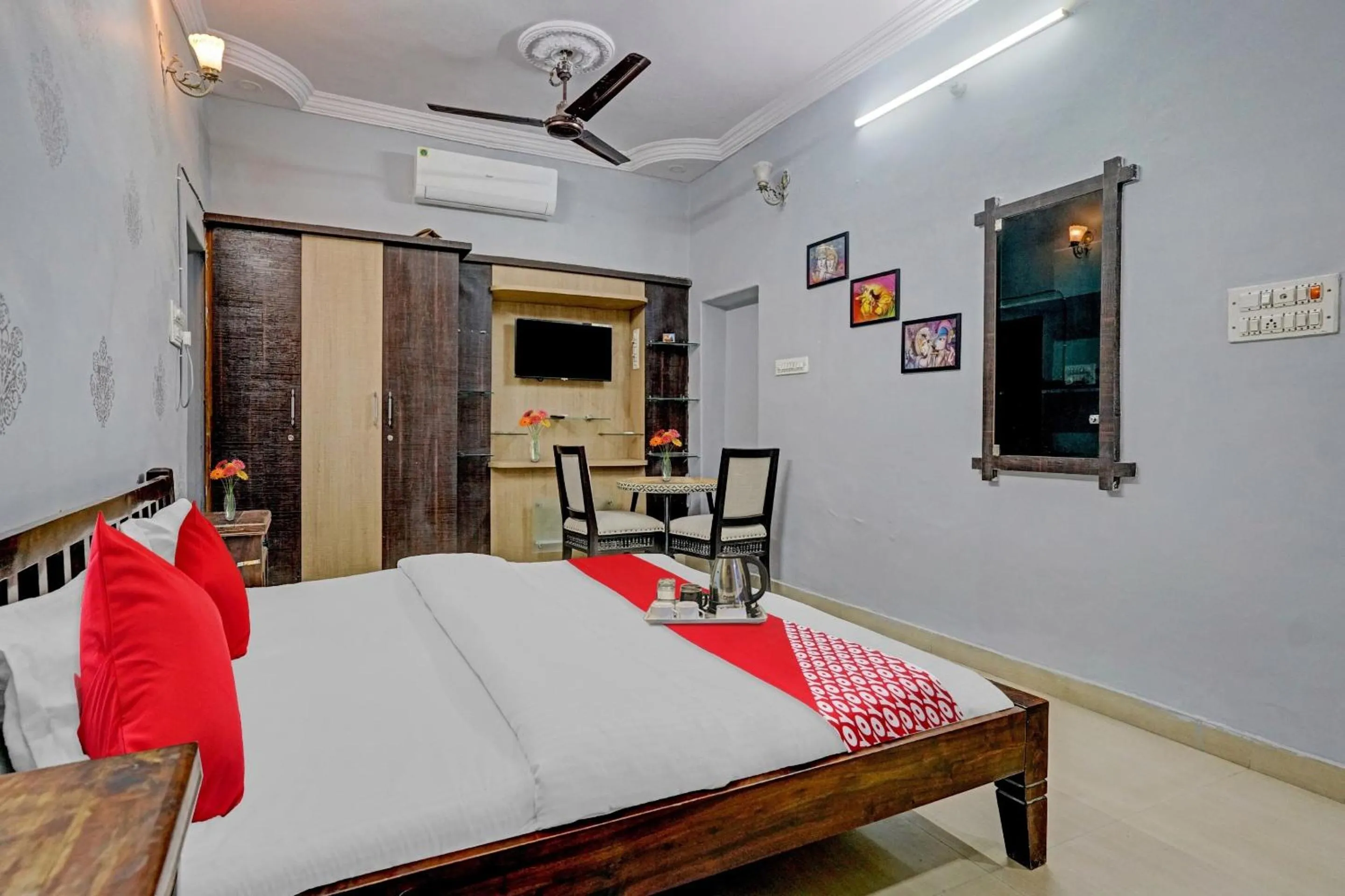 Bedroom in Hotel O BlackBull