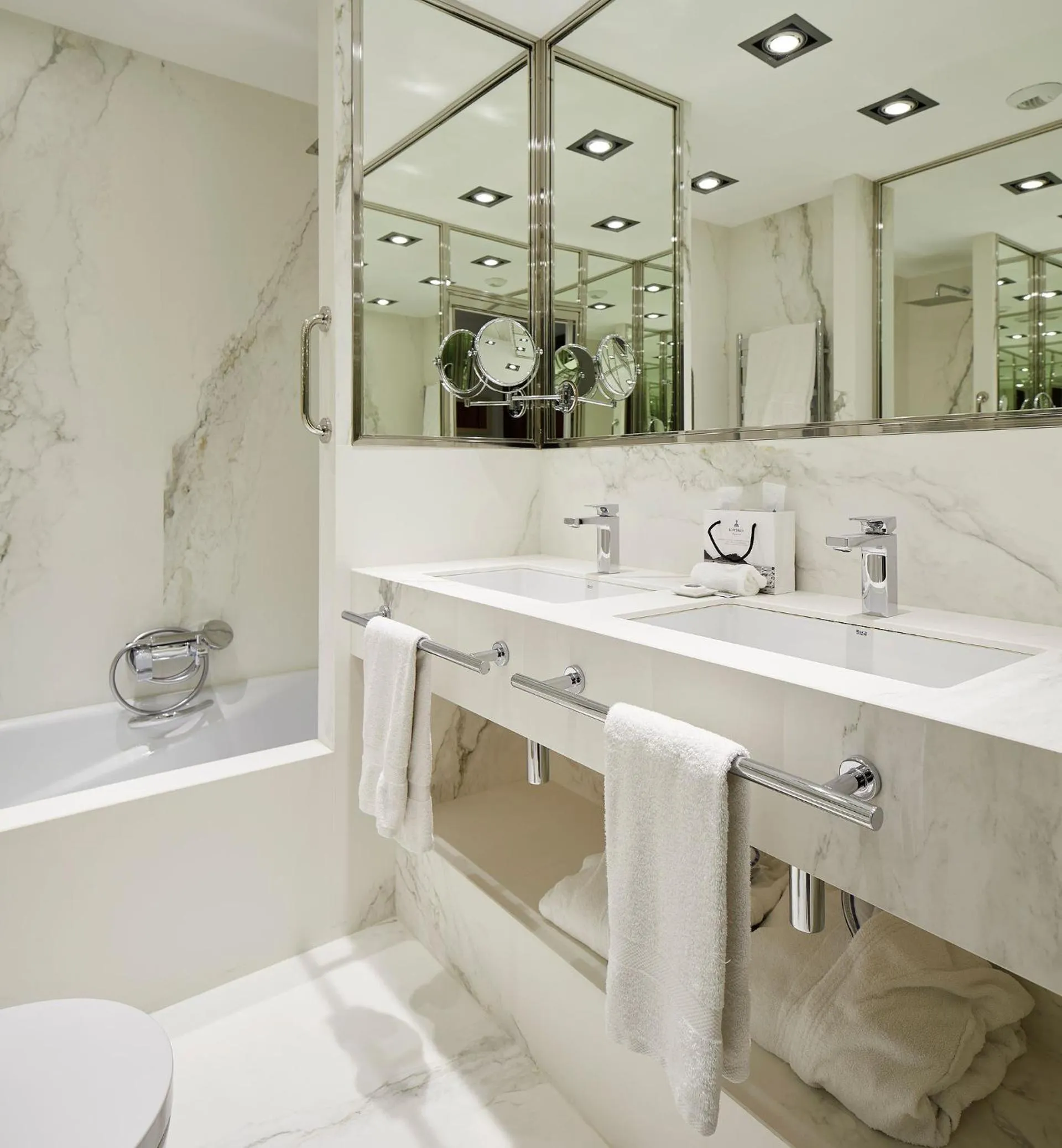 Toilet in Hotel de Londres y de Inglaterra