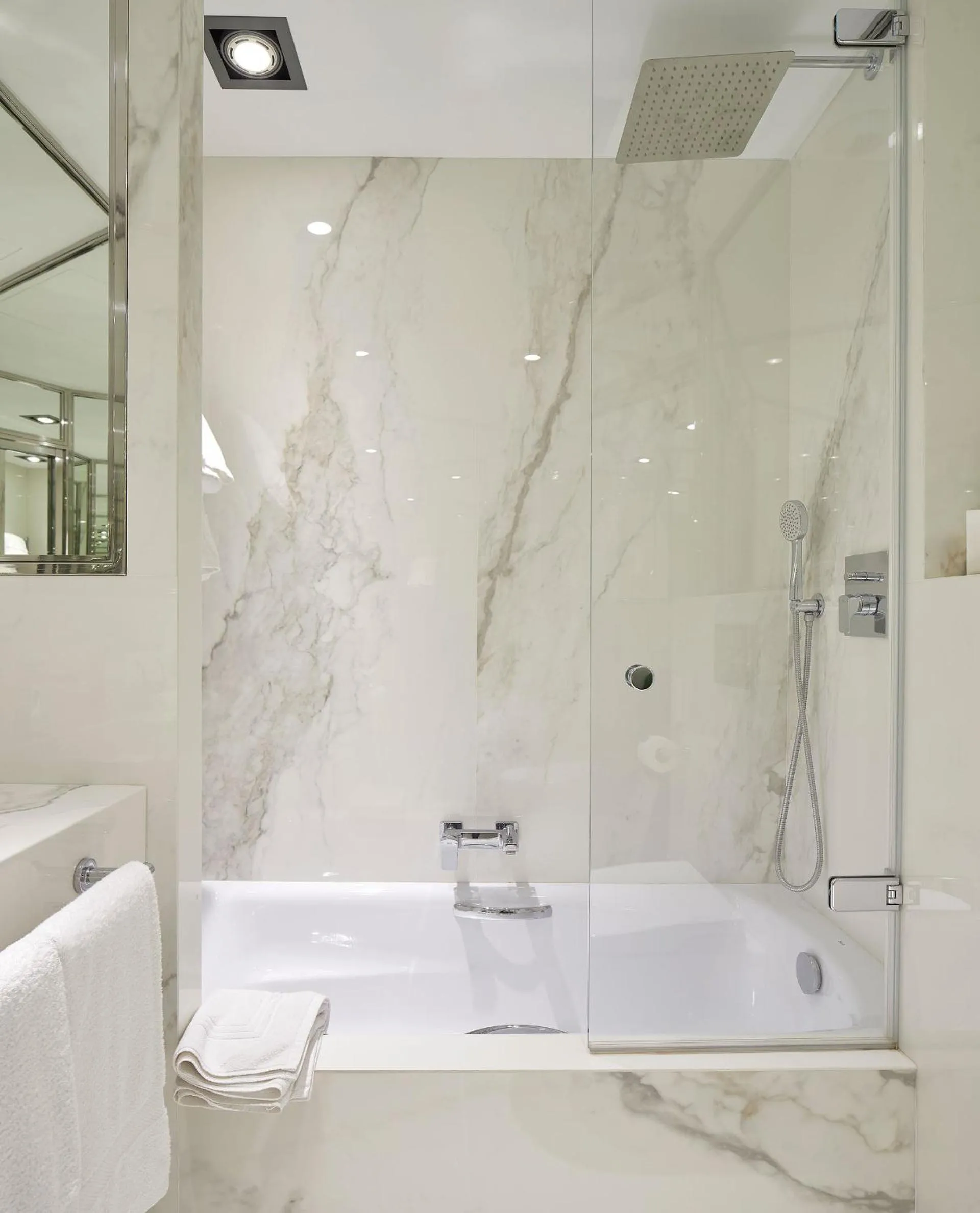 Bathroom in Hotel de Londres y de Inglaterra