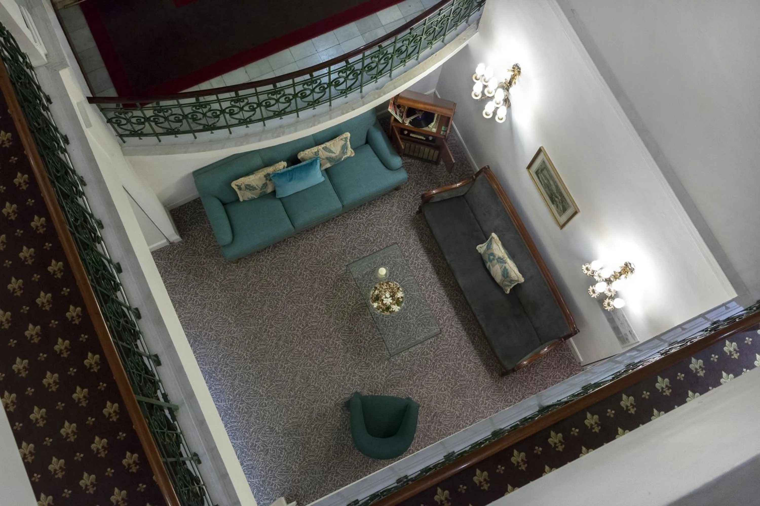 Communal lounge/ TV room in Hotel de Londres y de Inglaterra