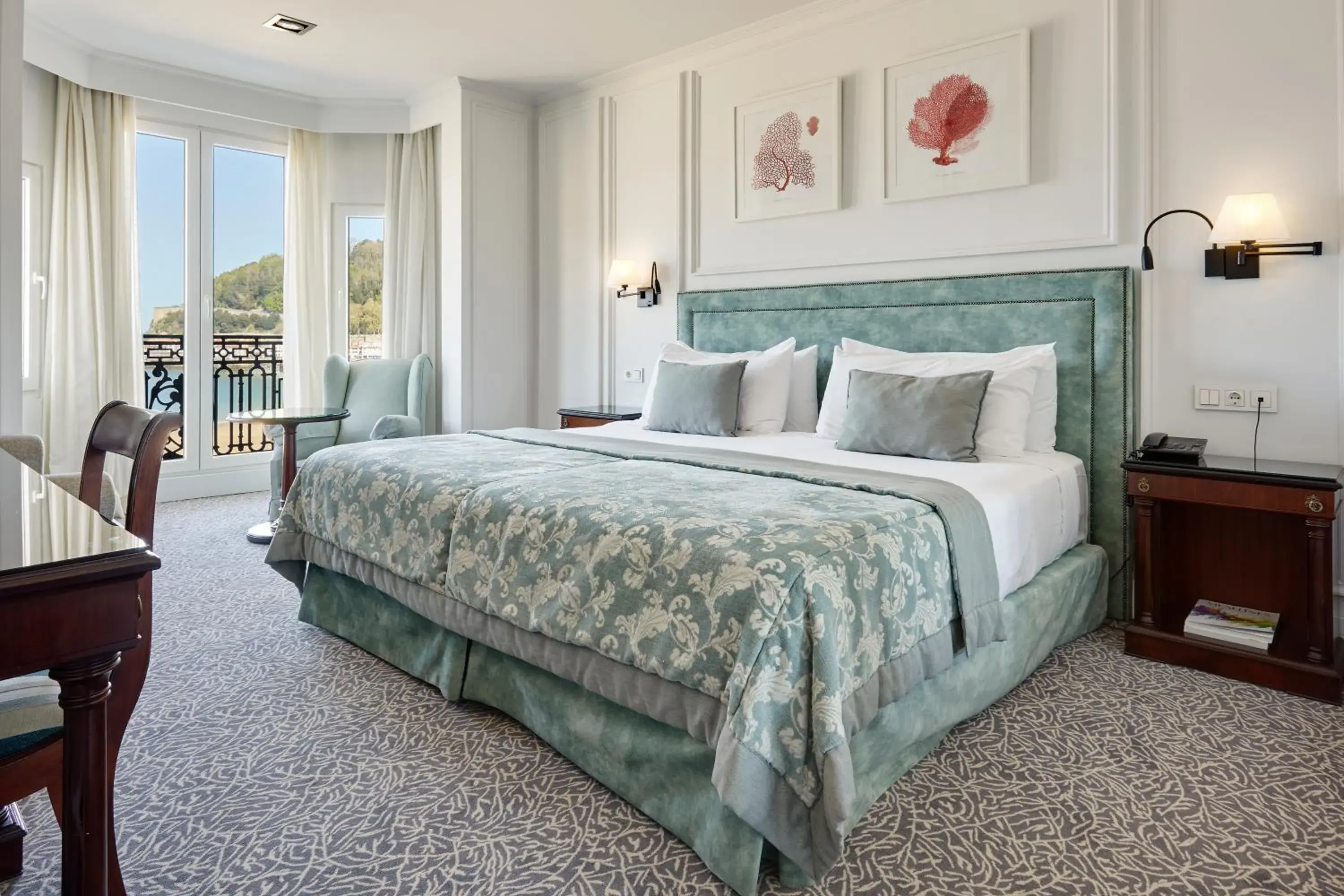 Classic Double or Twin Room with Sea View in Hotel de Londres y de Inglaterra Classic Double or Twin Room with Sea View in Hotel de Londres y de Inglaterra