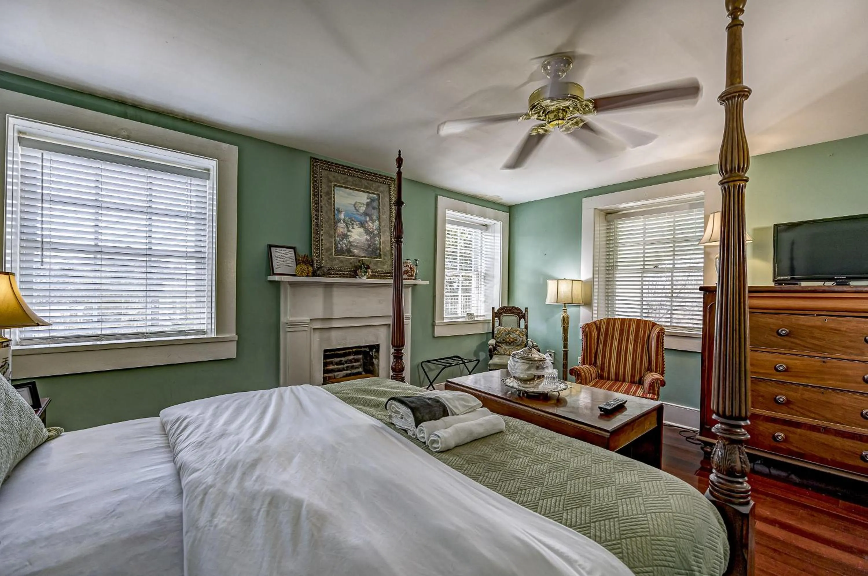 Bed in The Duff Green Mansion