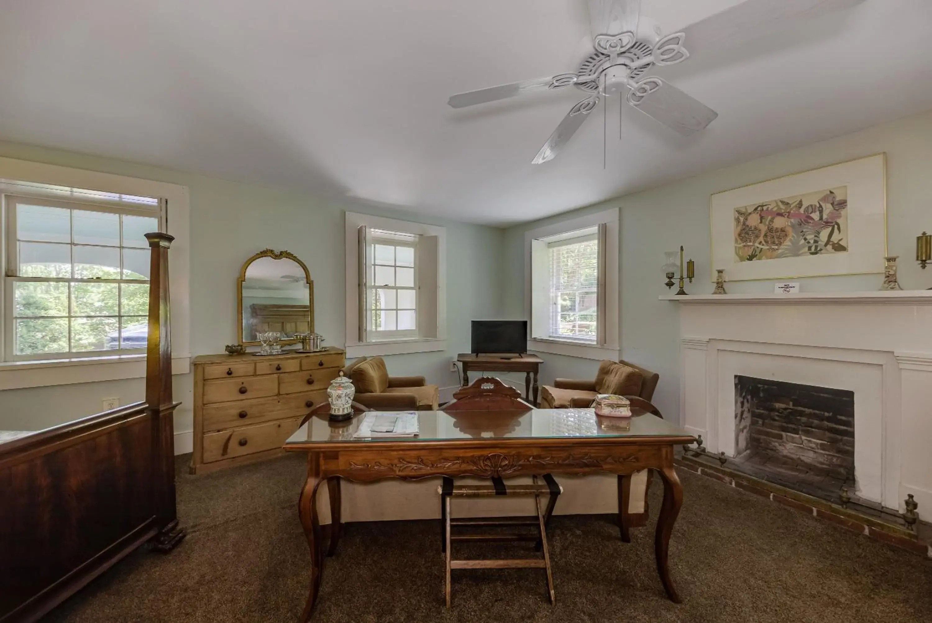 Deluxe Queen Room in The Duff Green Mansion Deluxe Queen Room in The Duff Green Mansion