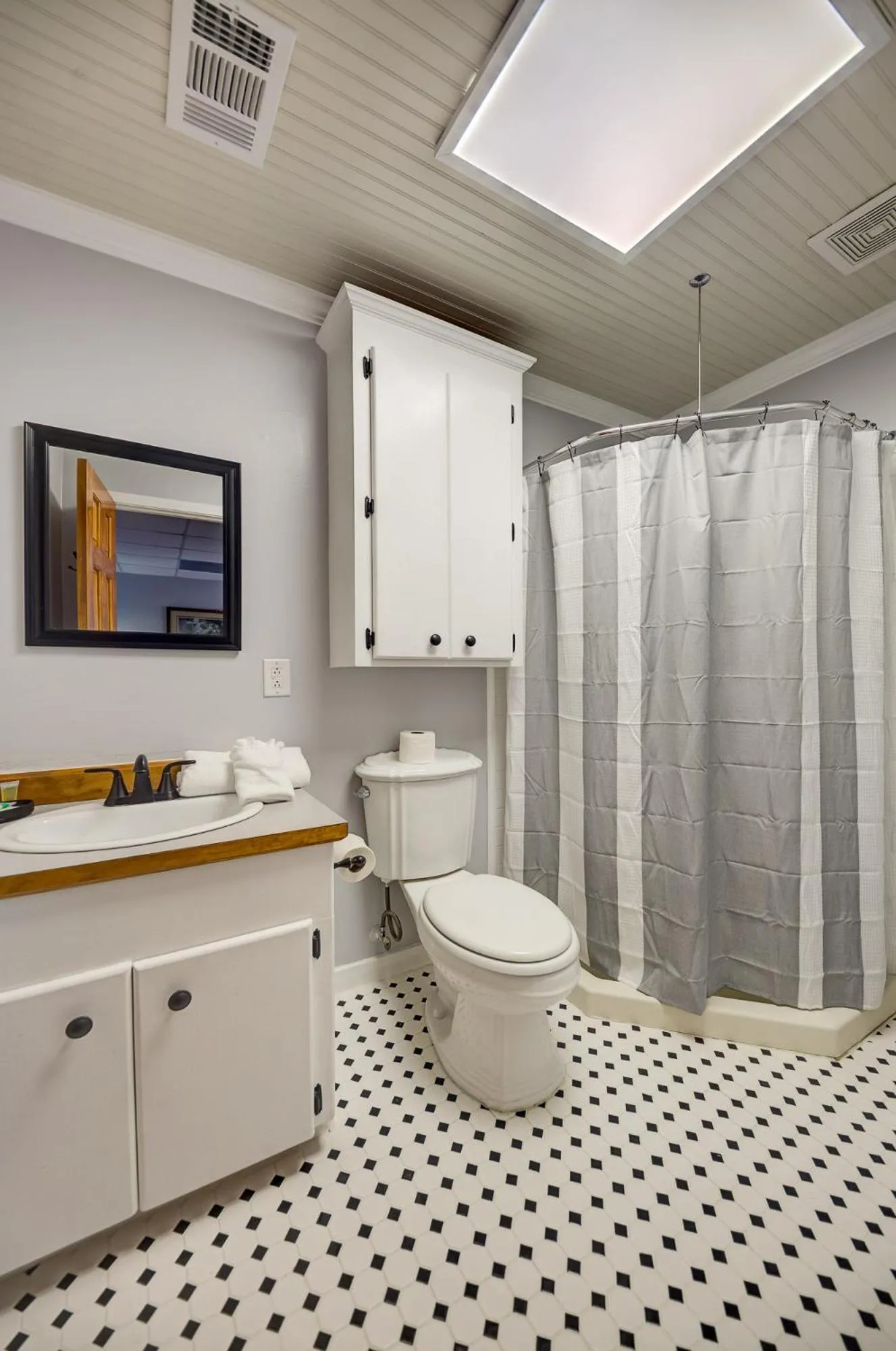 Bathroom in The Duff Green Mansion