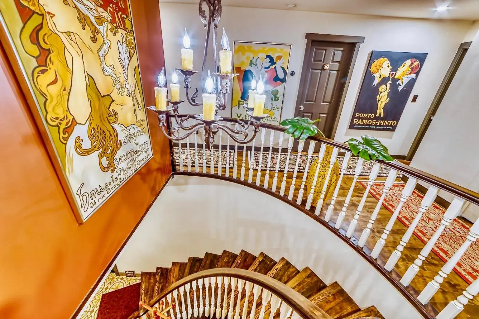 Living room in Neocolonial Nouveau Kensington Vacation Home Living room in Neocolonial Nouveau Kensington Vacation Home