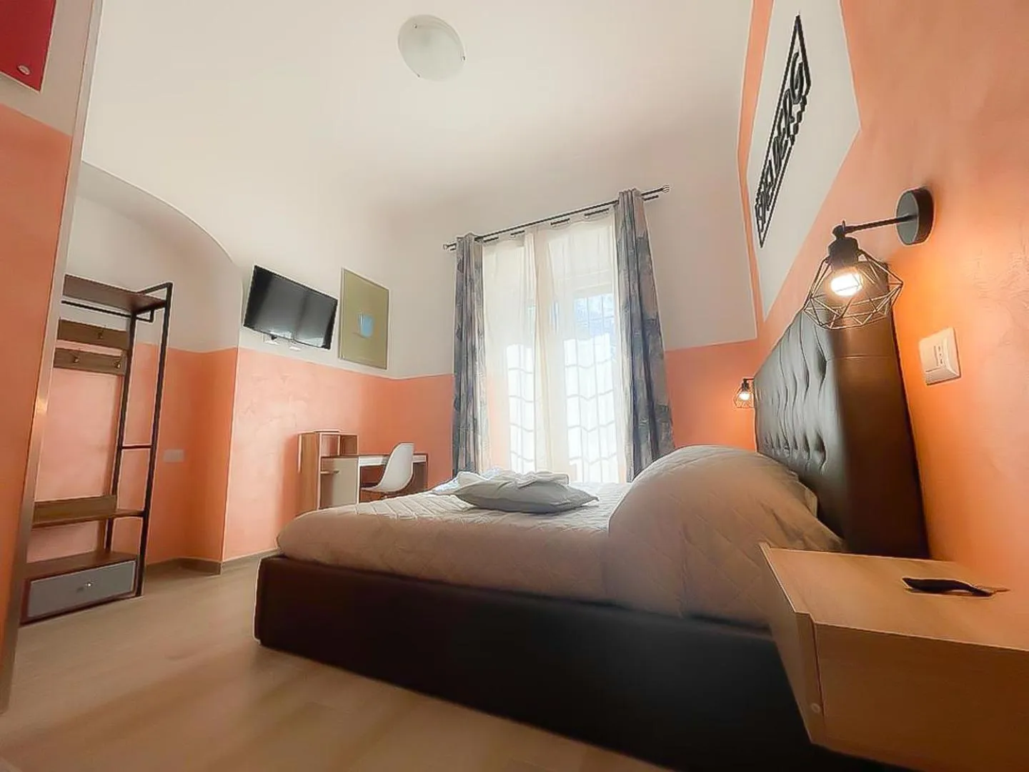 Communal lounge/ TV room, Bed in Cinemovie Guesthouse