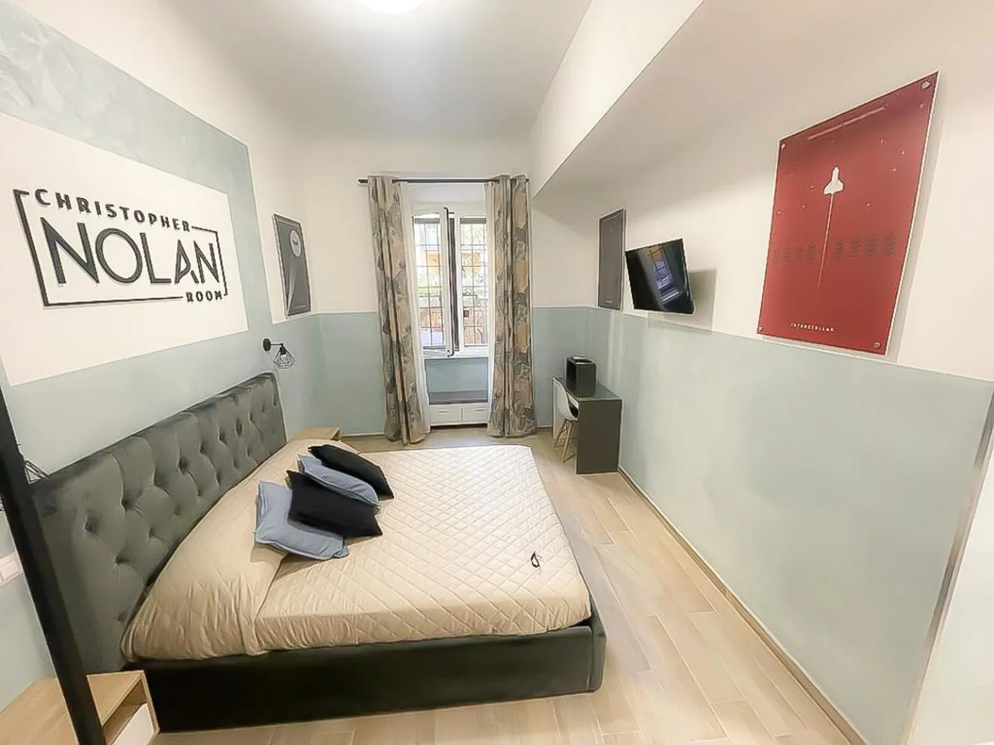 Communal lounge/ TV room, Bed in Cinemovie Guesthouse