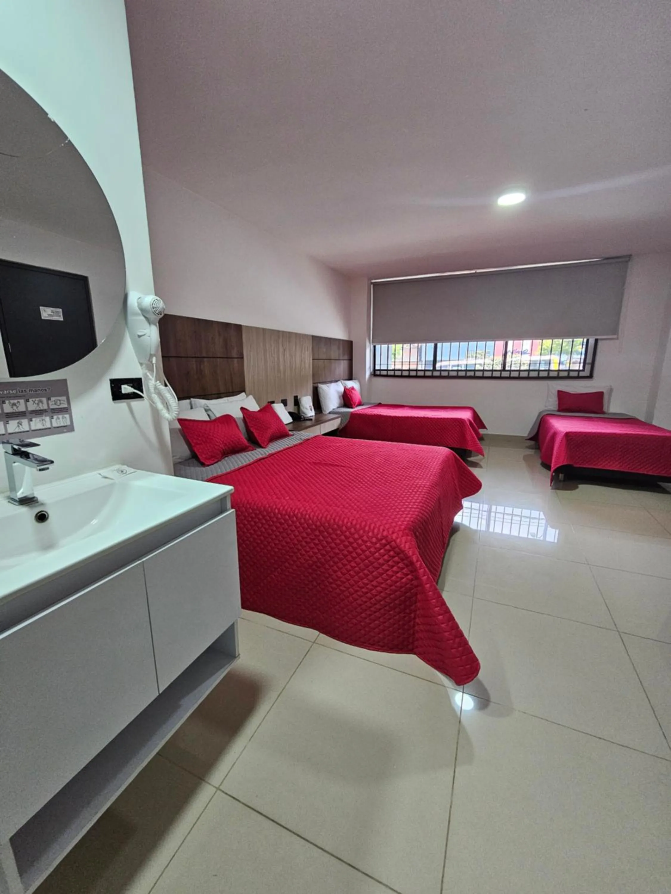 Photo of the whole room in Hotel Ofix