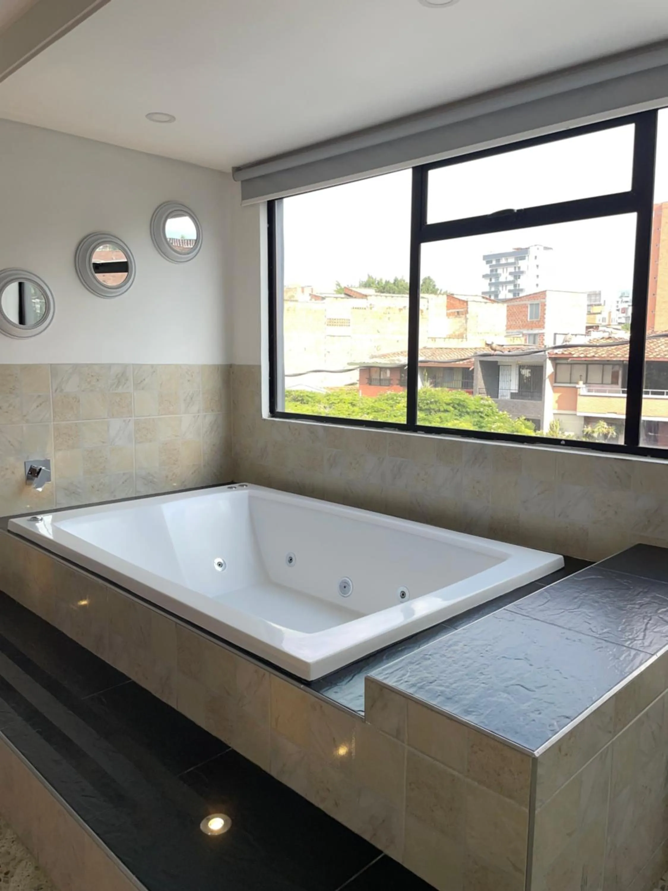 Hot Tub in Hotel Ofix