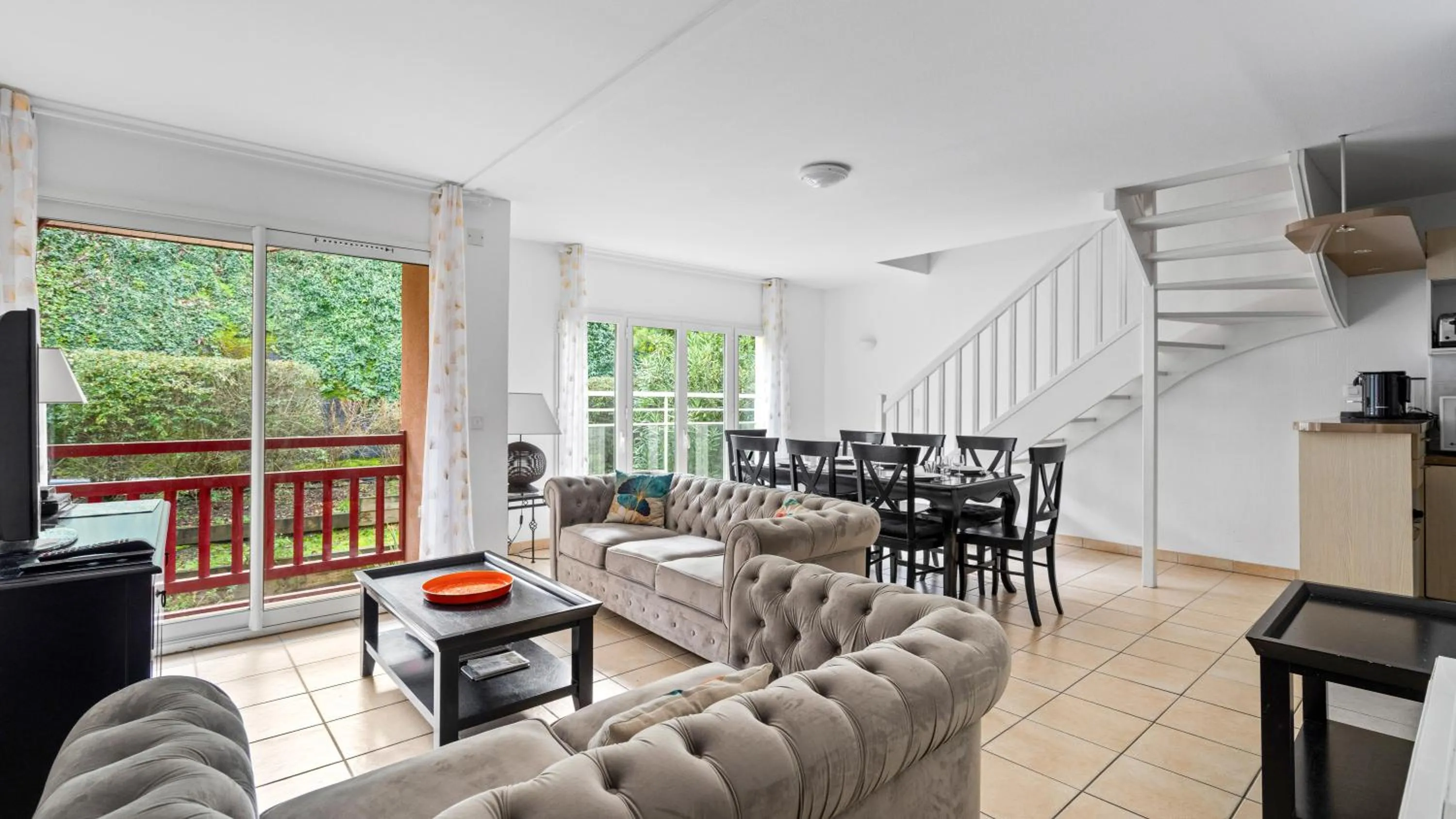 Living room in Superbe appartement en hyper centre, proche plage, linge et ménage inclus