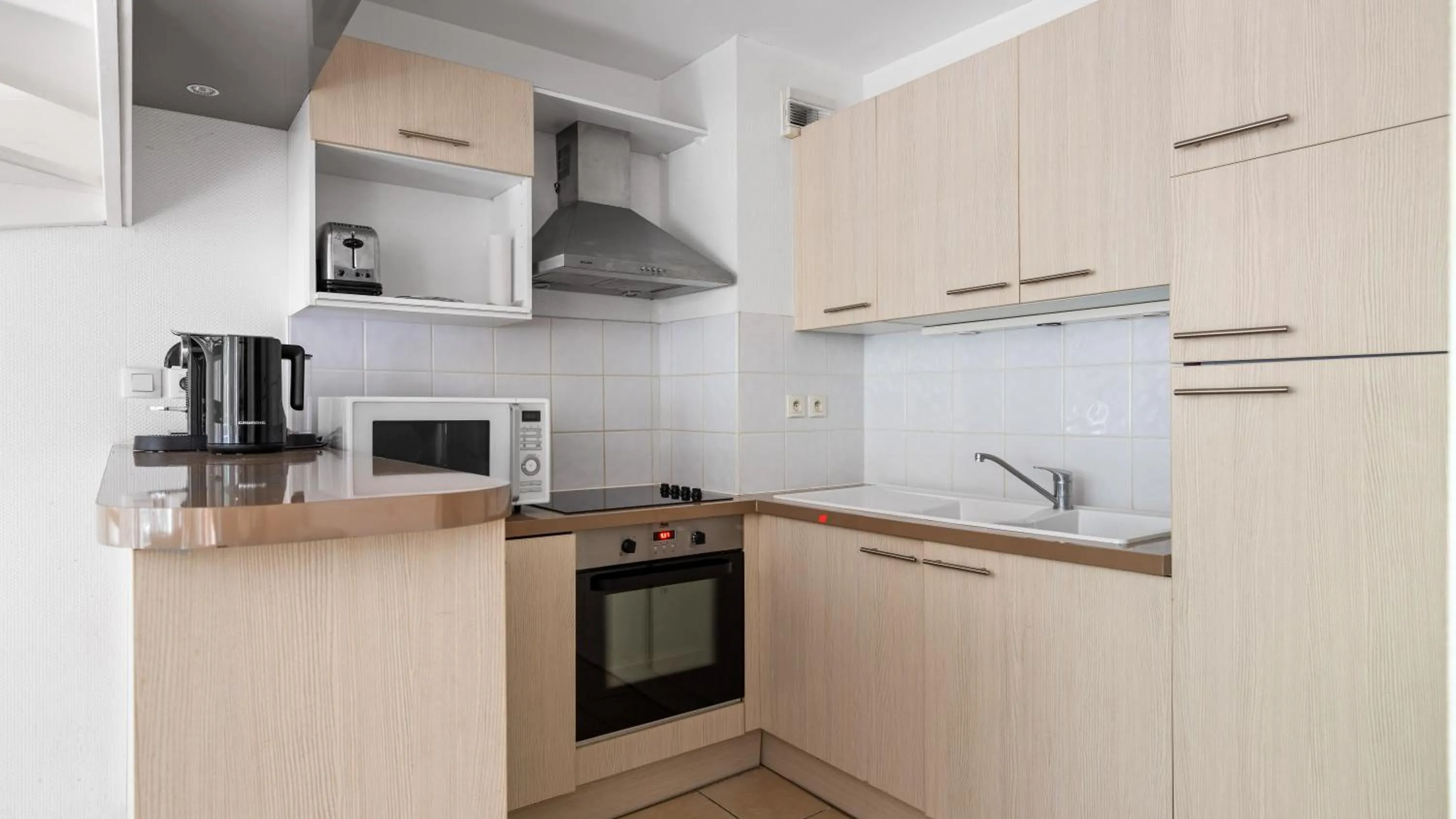 Kitchen or kitchenette in Superbe appartement en hyper centre, proche plage, linge et ménage inclus